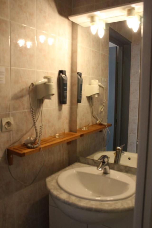 Double Room - Photo 12