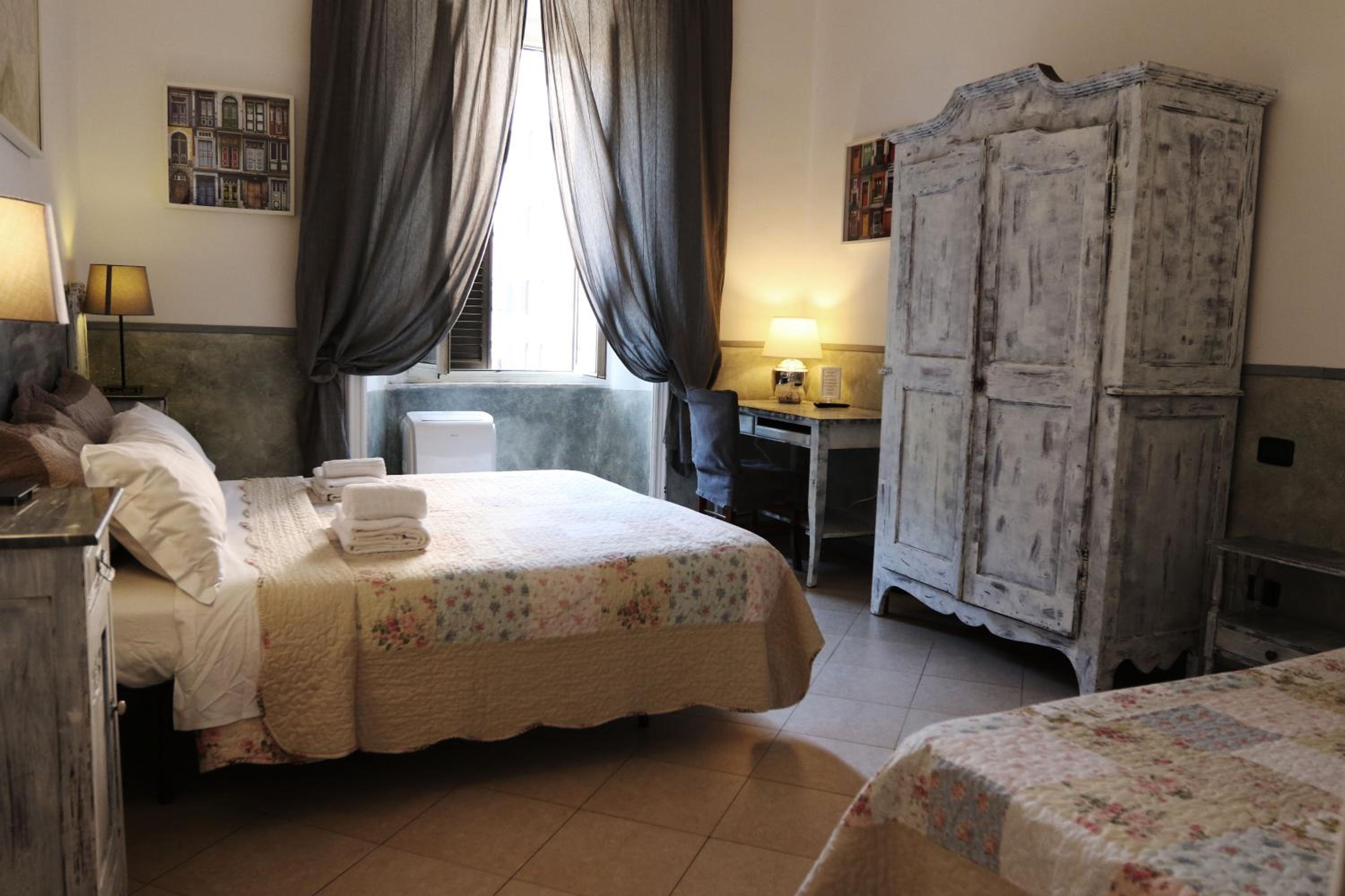 Triple Room with Private External Bathroom photo 1