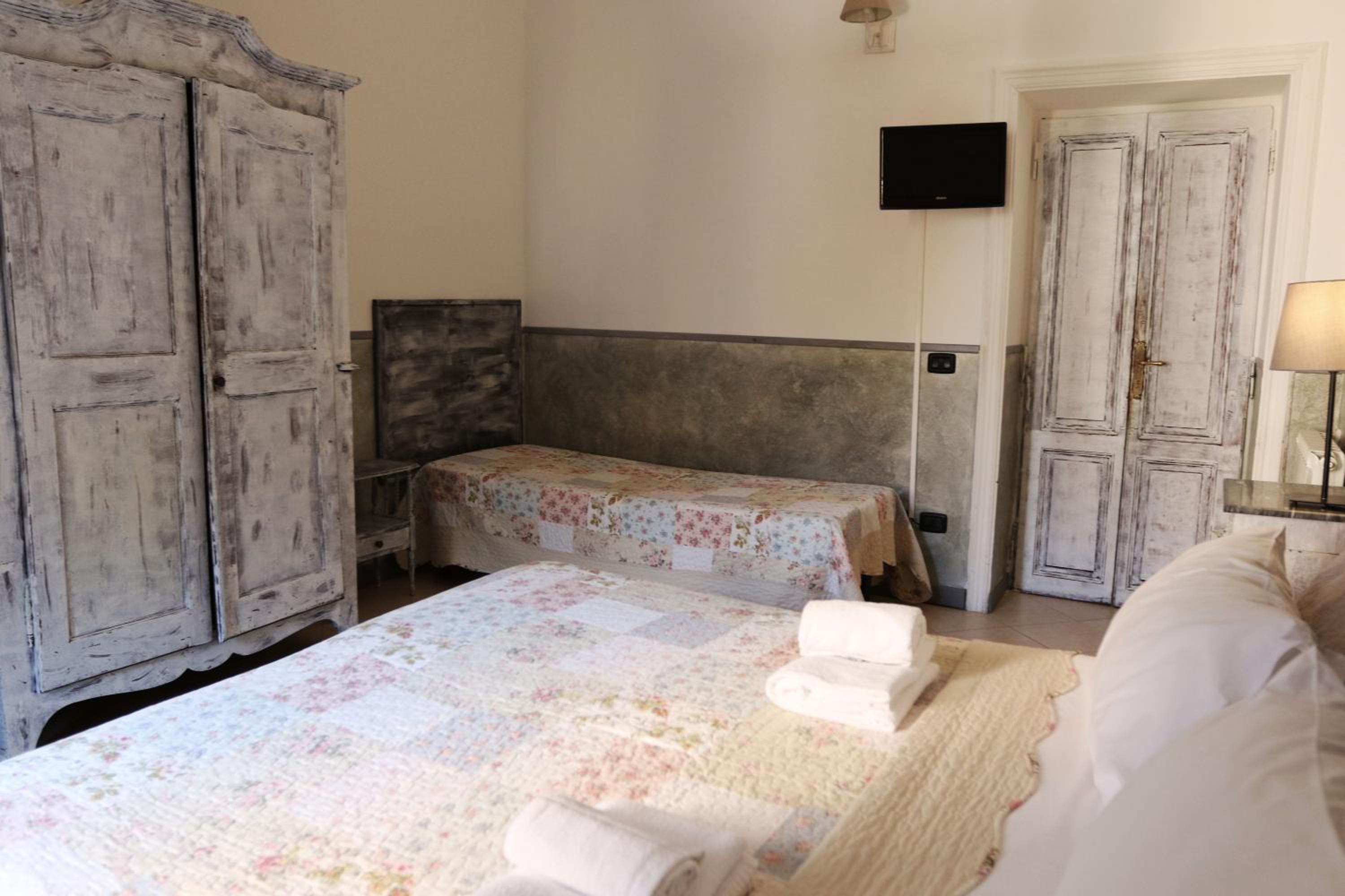 Triple Room with Private External Bathroom photo 2