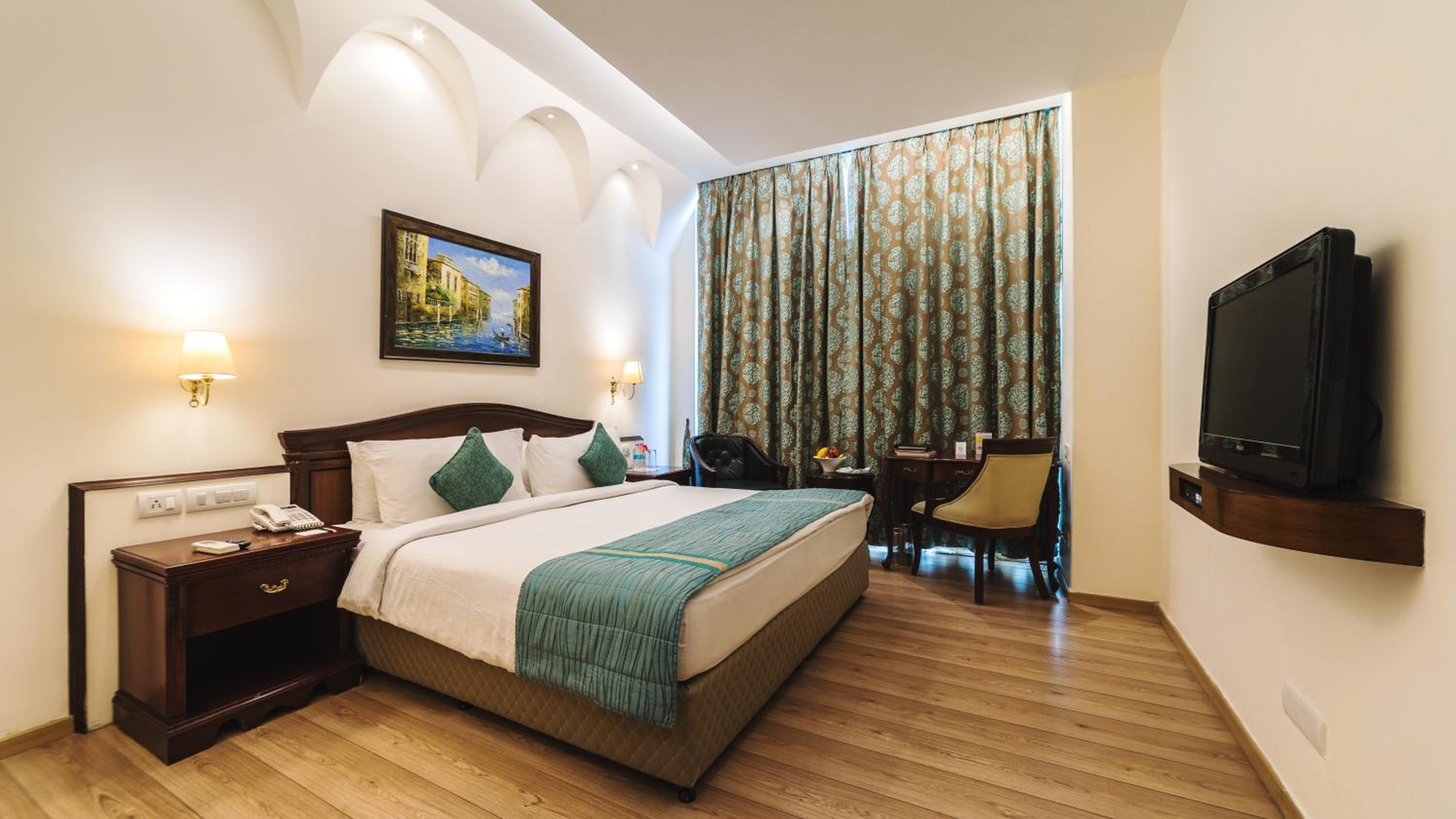 Deluxe Room With City View photo 3