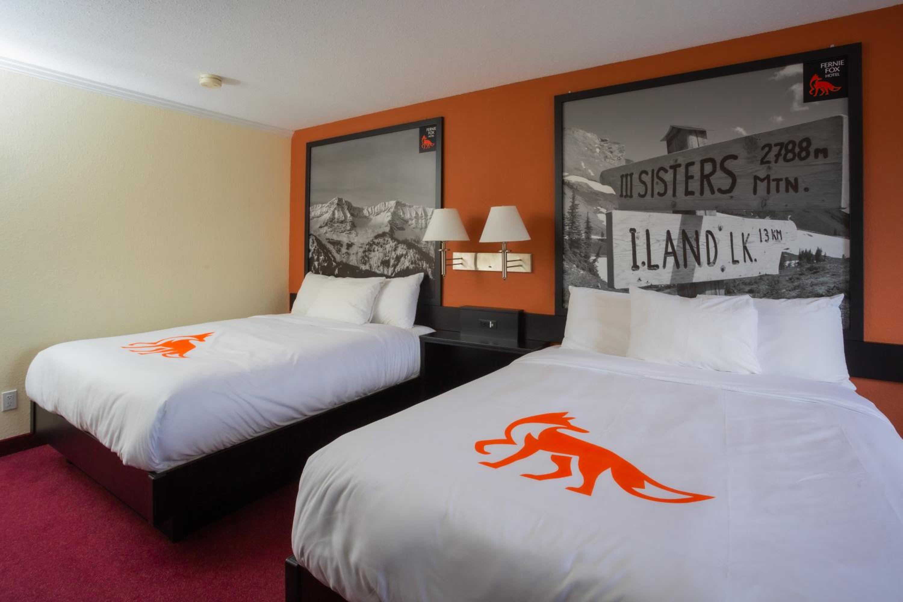 Queen Room with Two Queen Beds - Non-Smoking photo 3