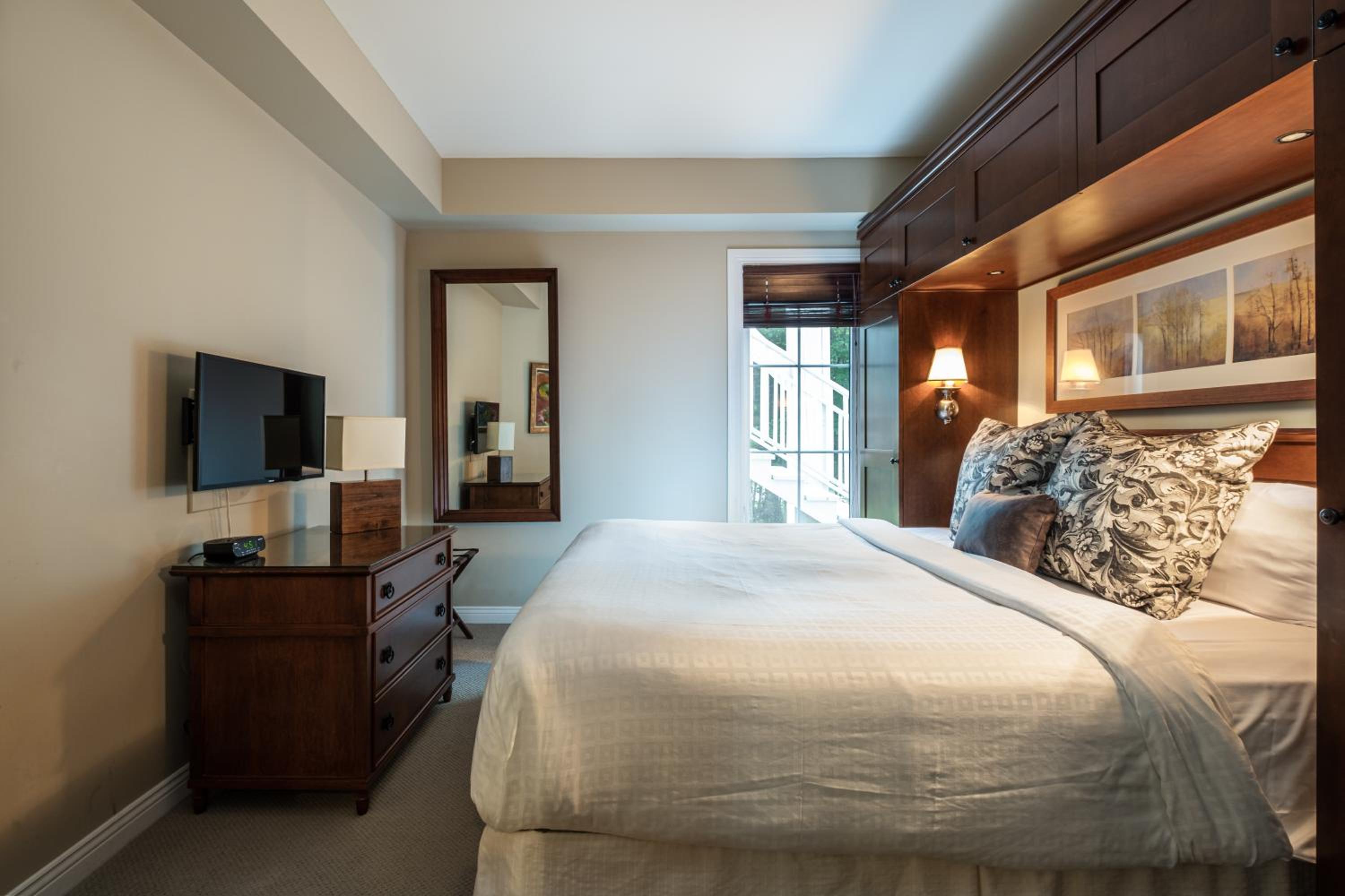 Two-Bedroom Family Suite - Photo 6