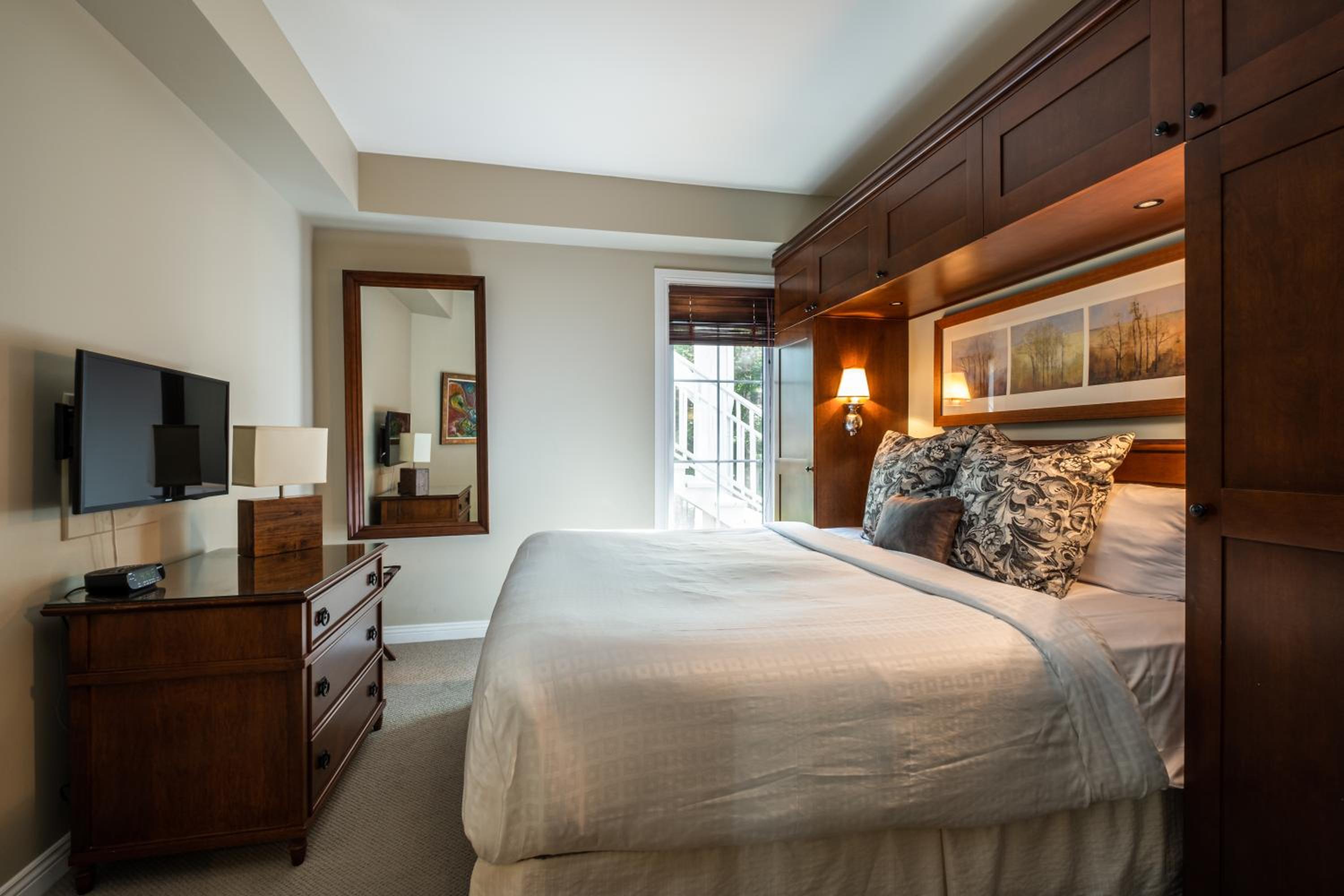 Two-Bedroom Family Suite - Photo 7