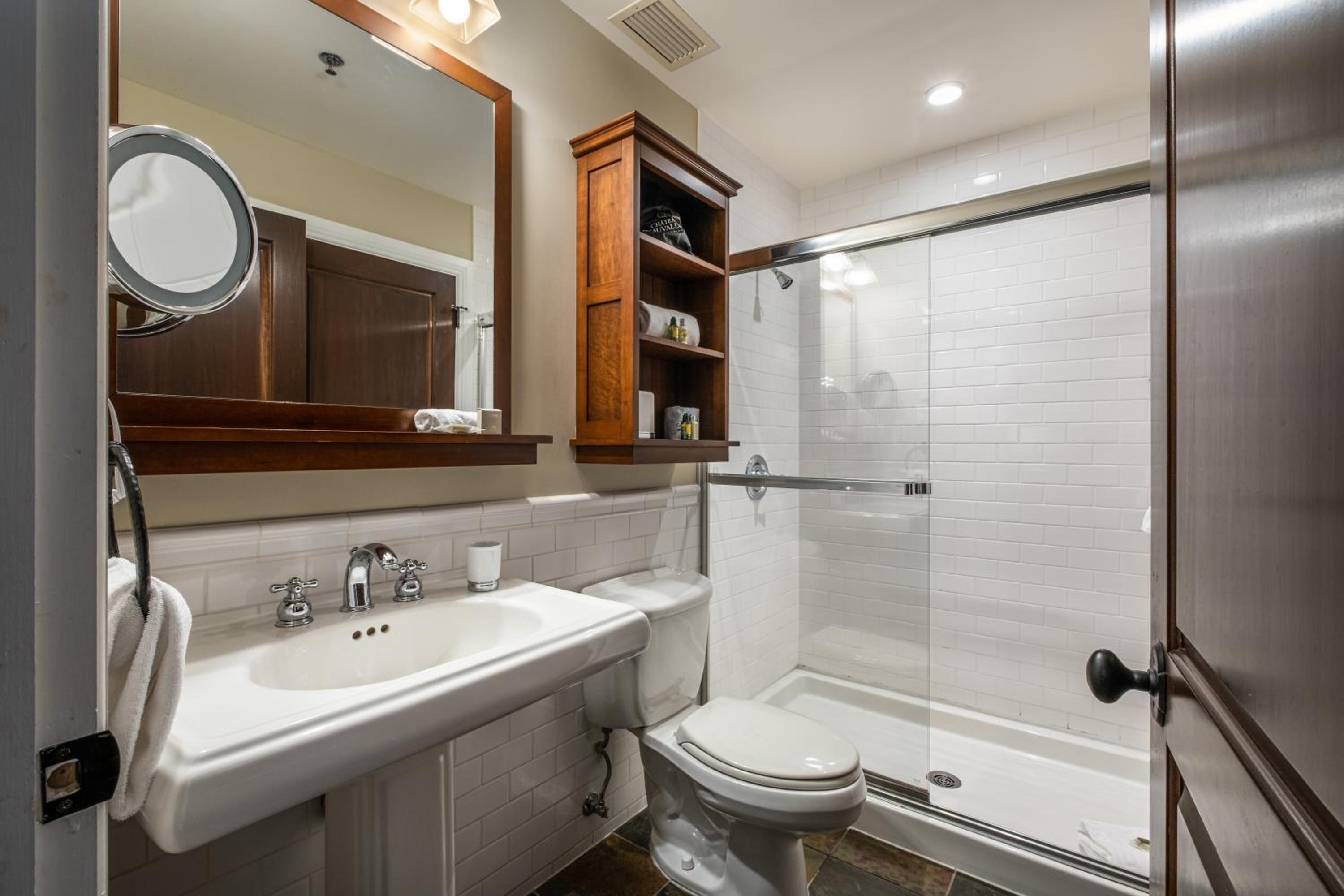 Two-Bedroom Family Suite - Photo 15