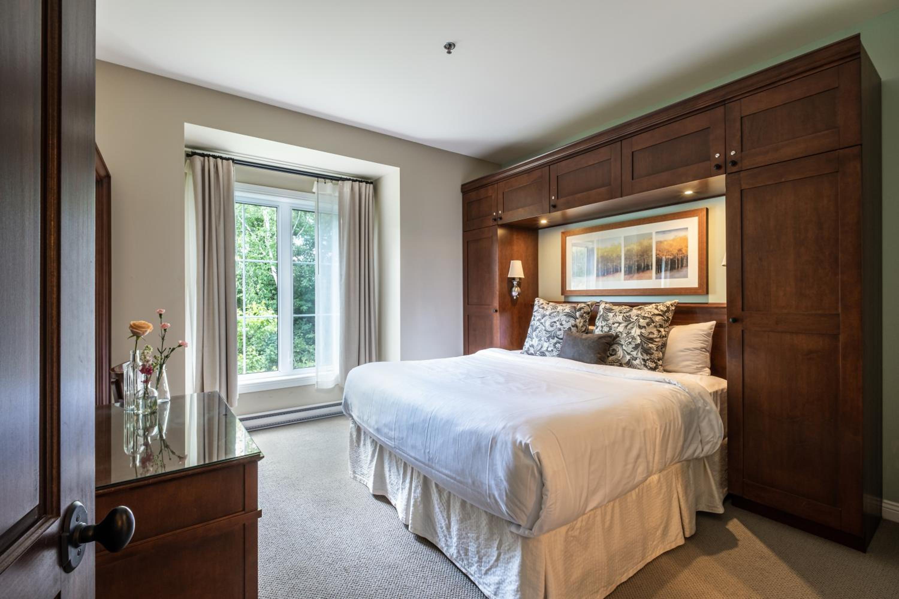 Two-Bedroom Family Suite - Photo 9