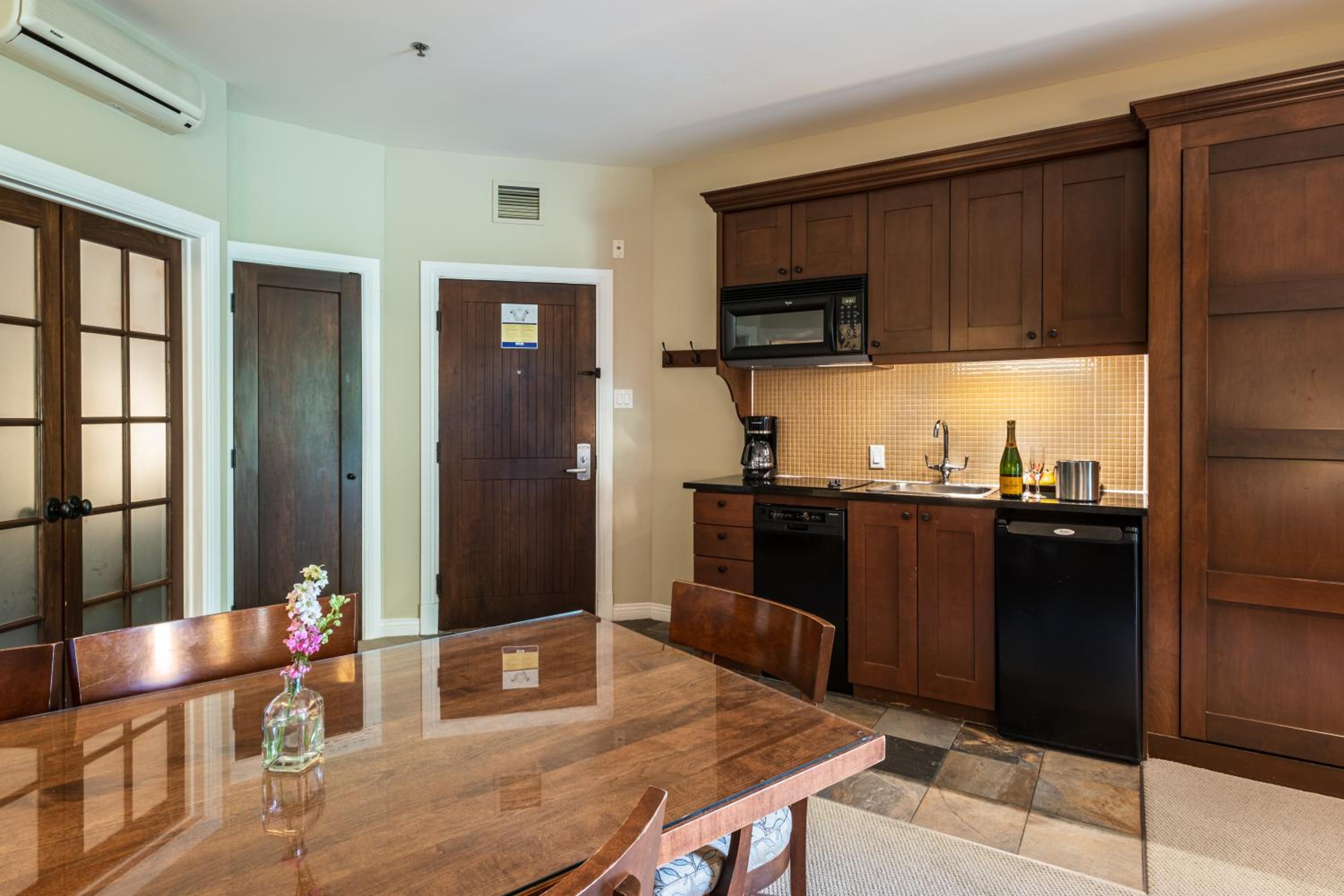 Two-Bedroom Family Suite - Photo 4