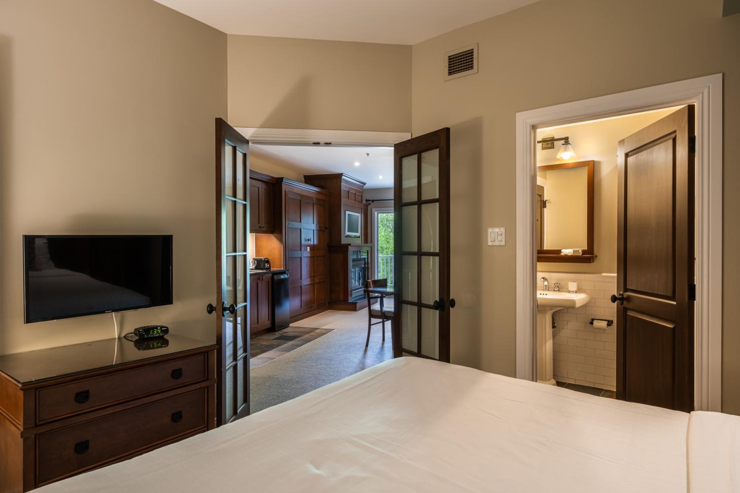 Two-Bedroom Family Suite - Photo 10