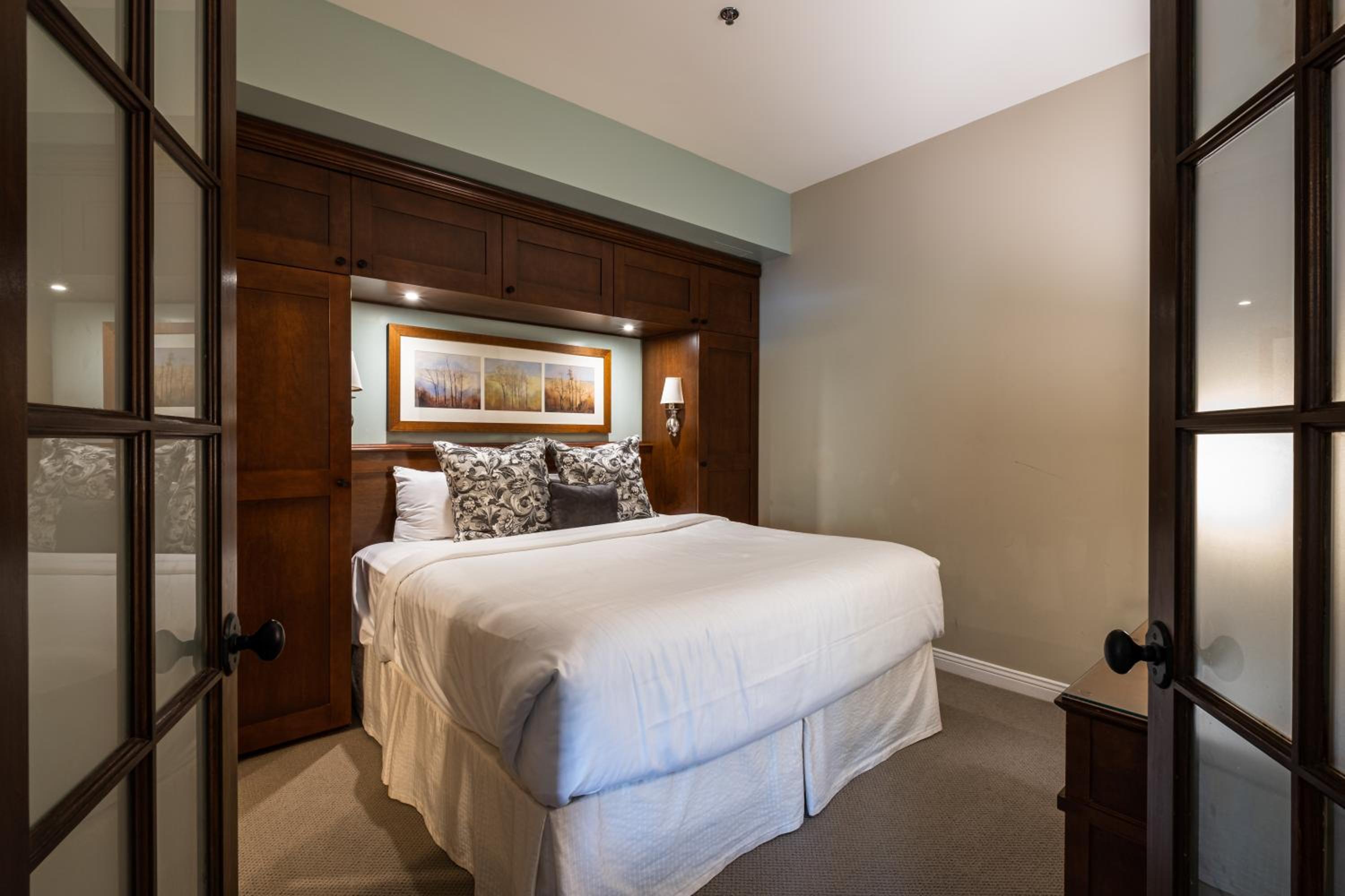 Two-Bedroom Suite - Photo 5