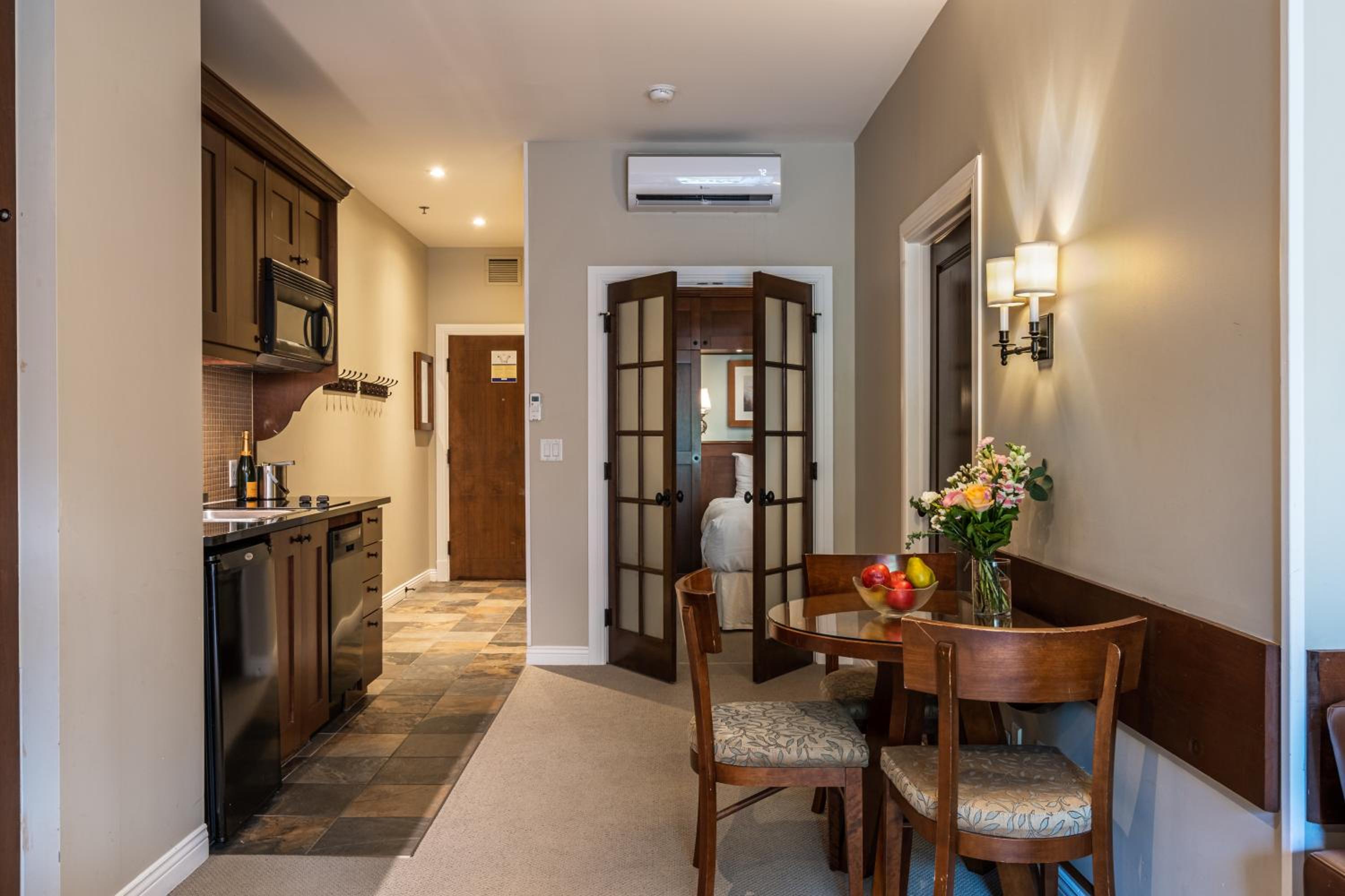 One-Bedroom Family Suite - Photo 1