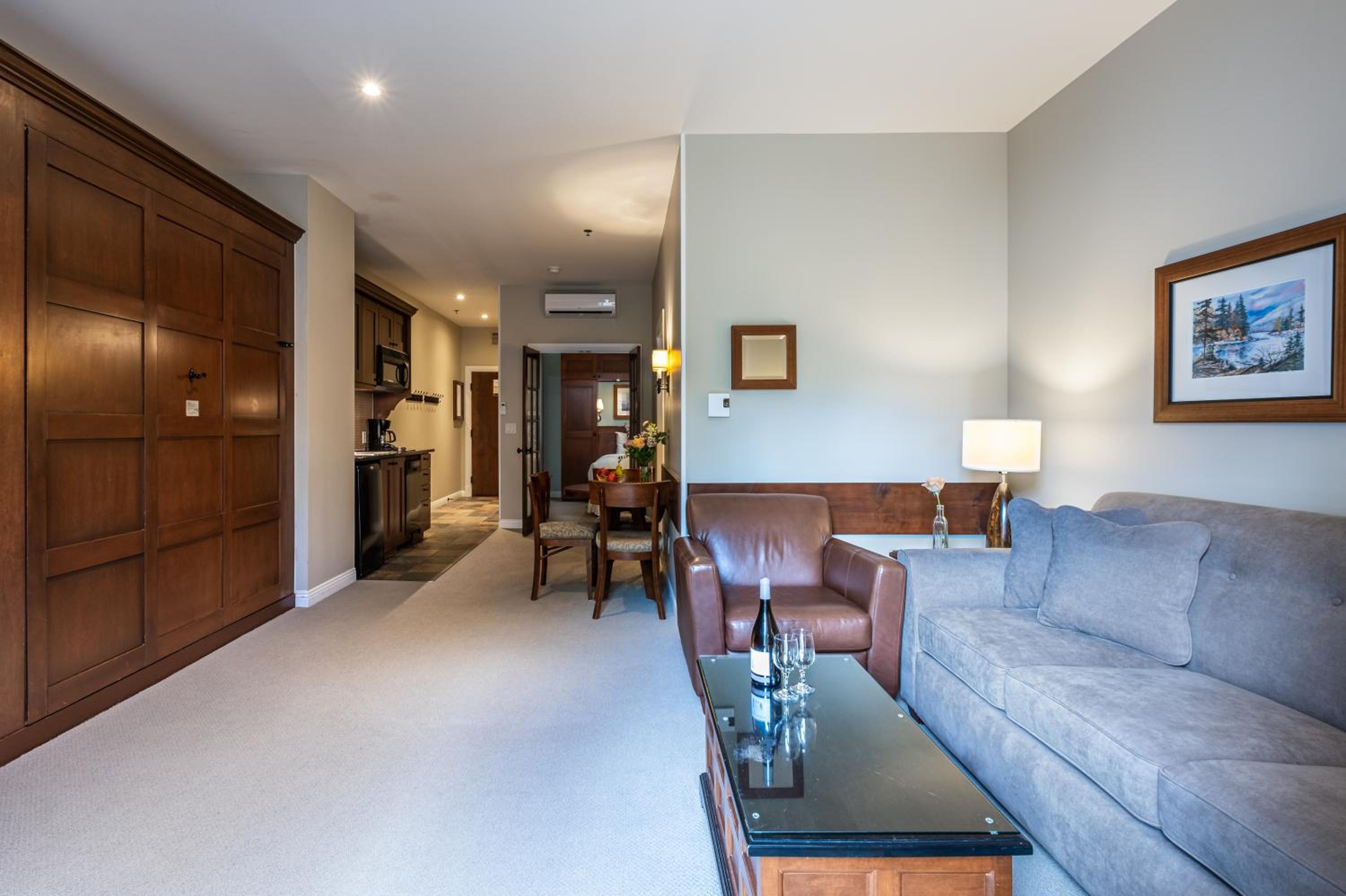 One-Bedroom Family Suite - Photo 11