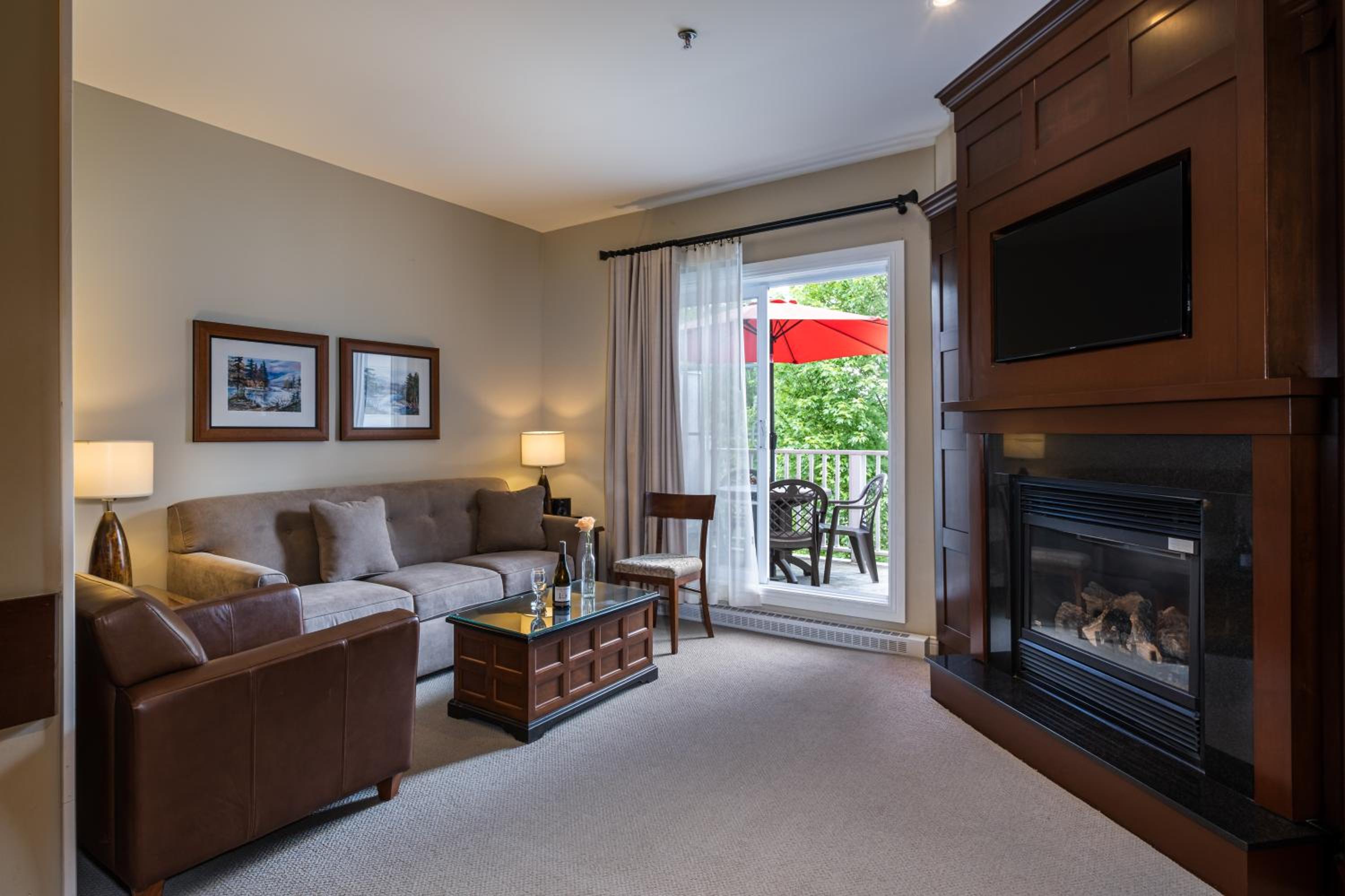 One-Bedroom Family Suite - Photo 13