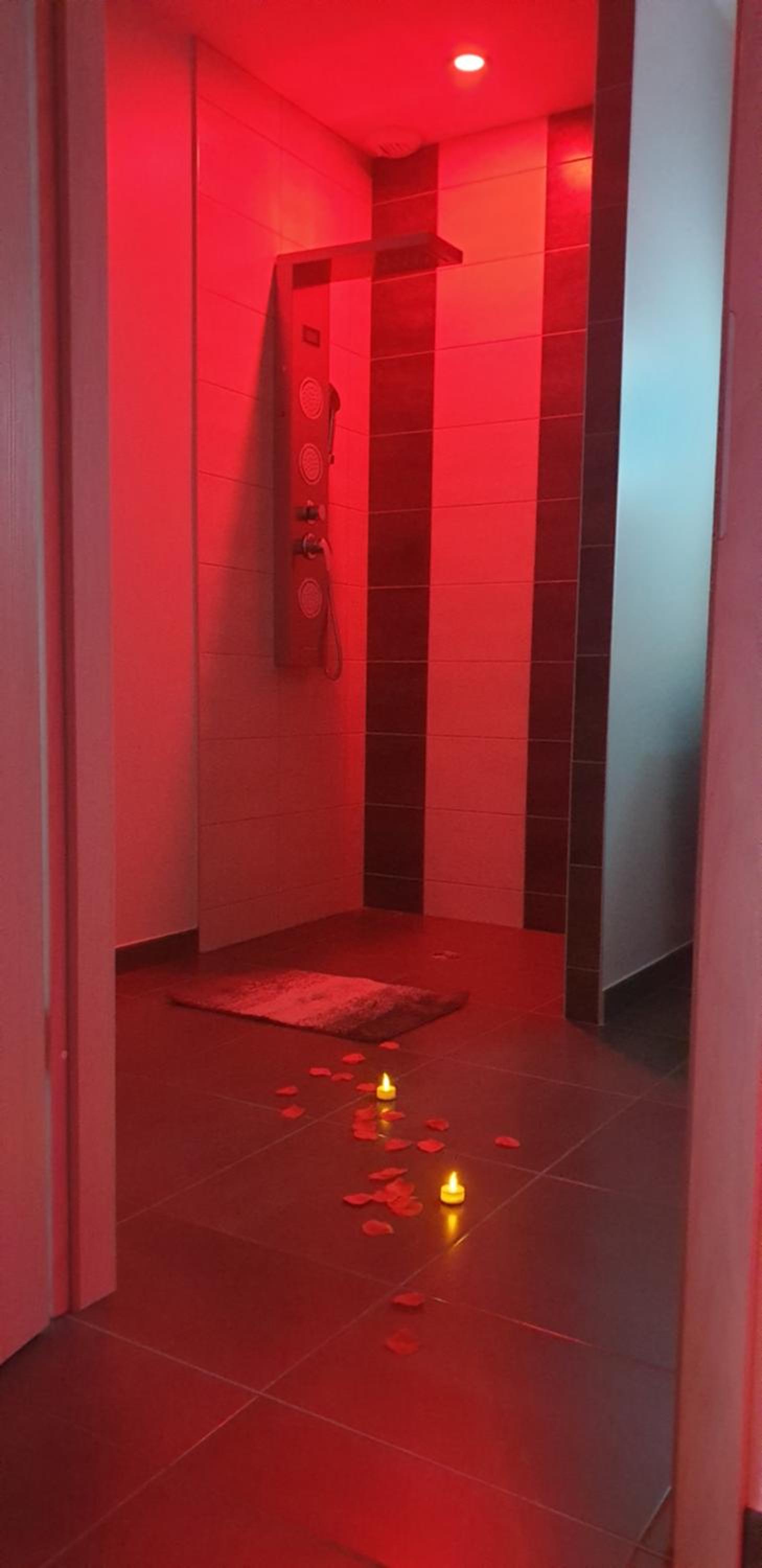 Double Room with Spa Bath - Photo 25