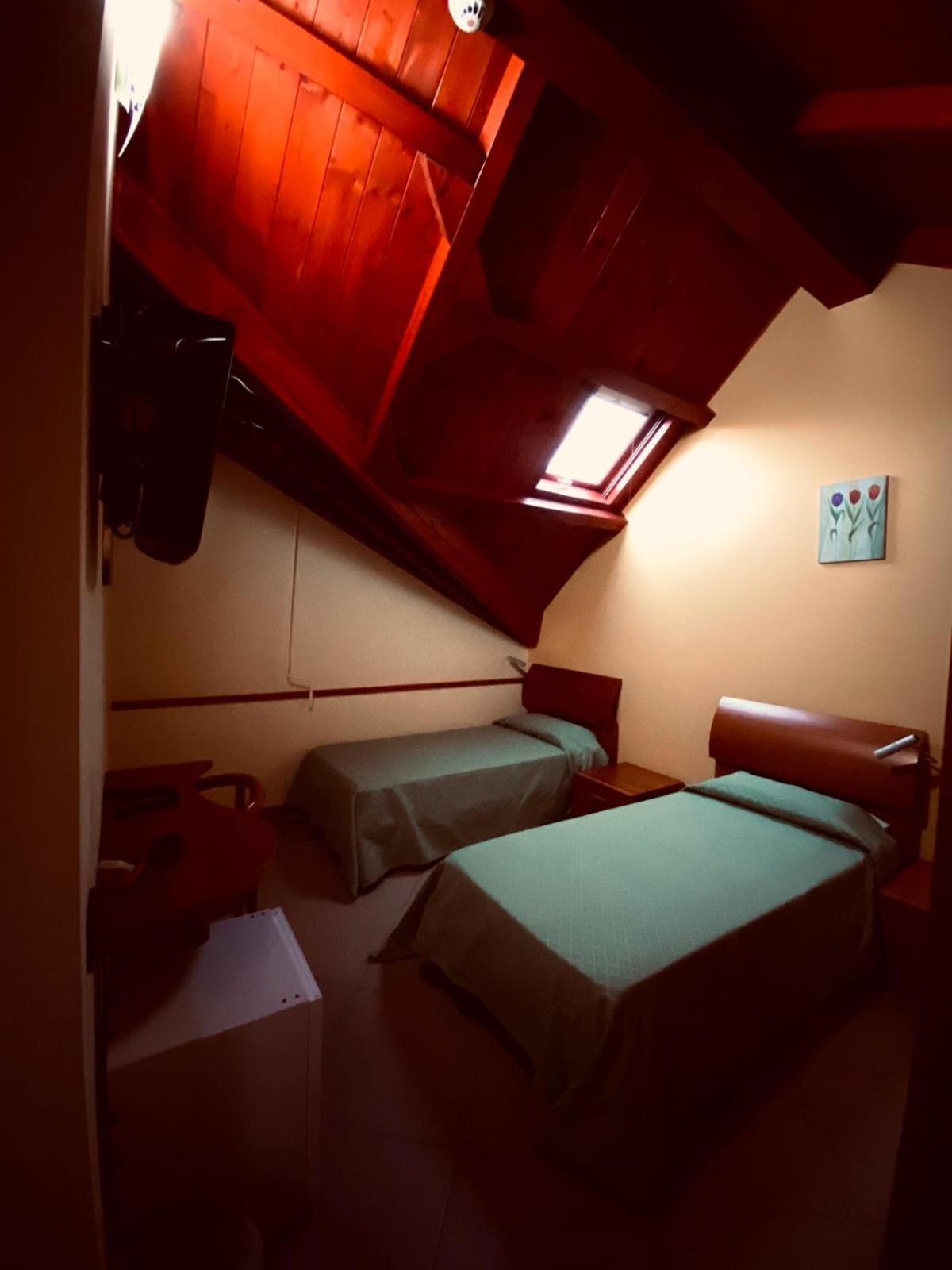 Double or Twin Room - Photo 3