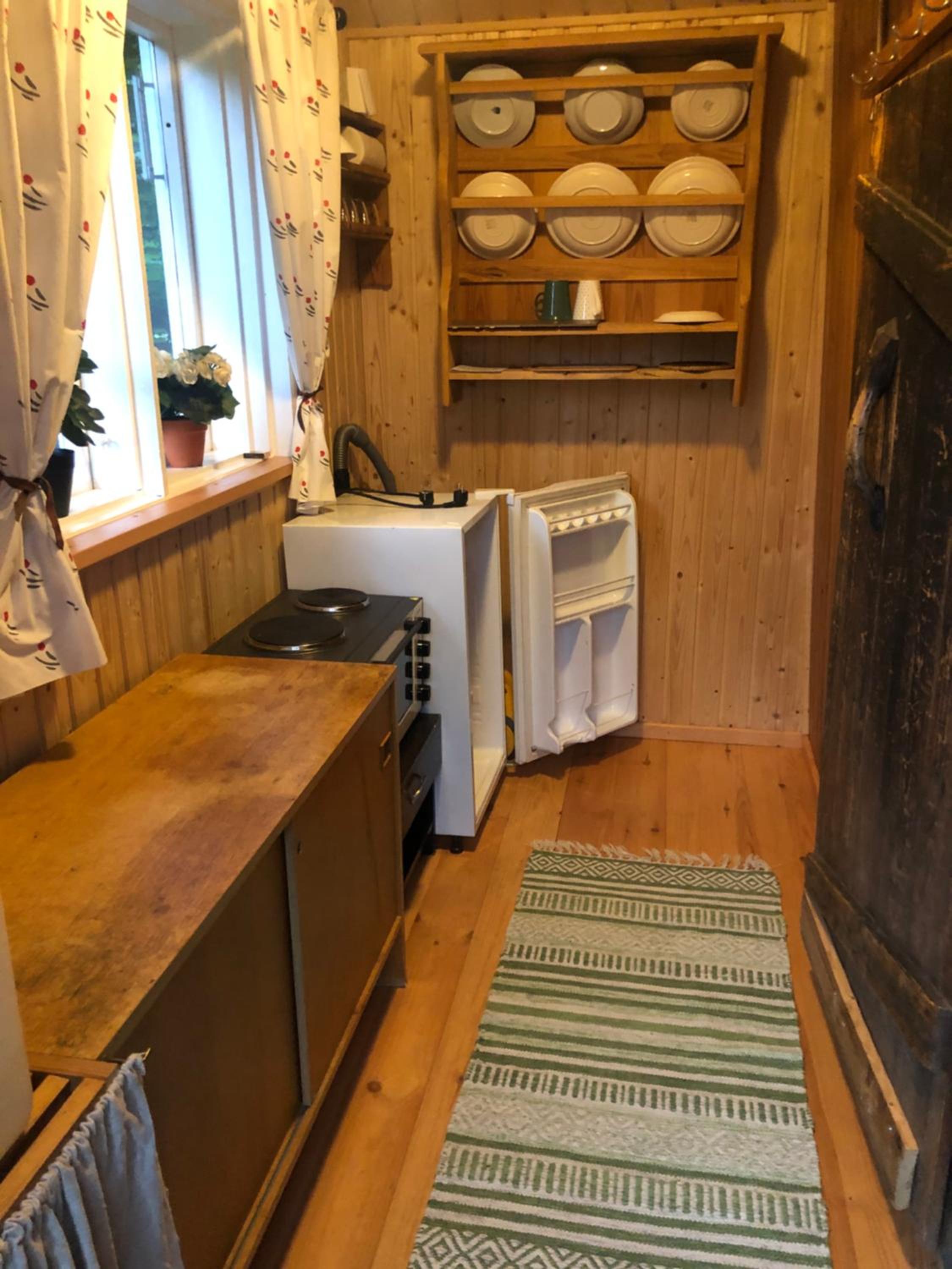 Small Economy Cottage (2 Adults + 2 Children) photo 2