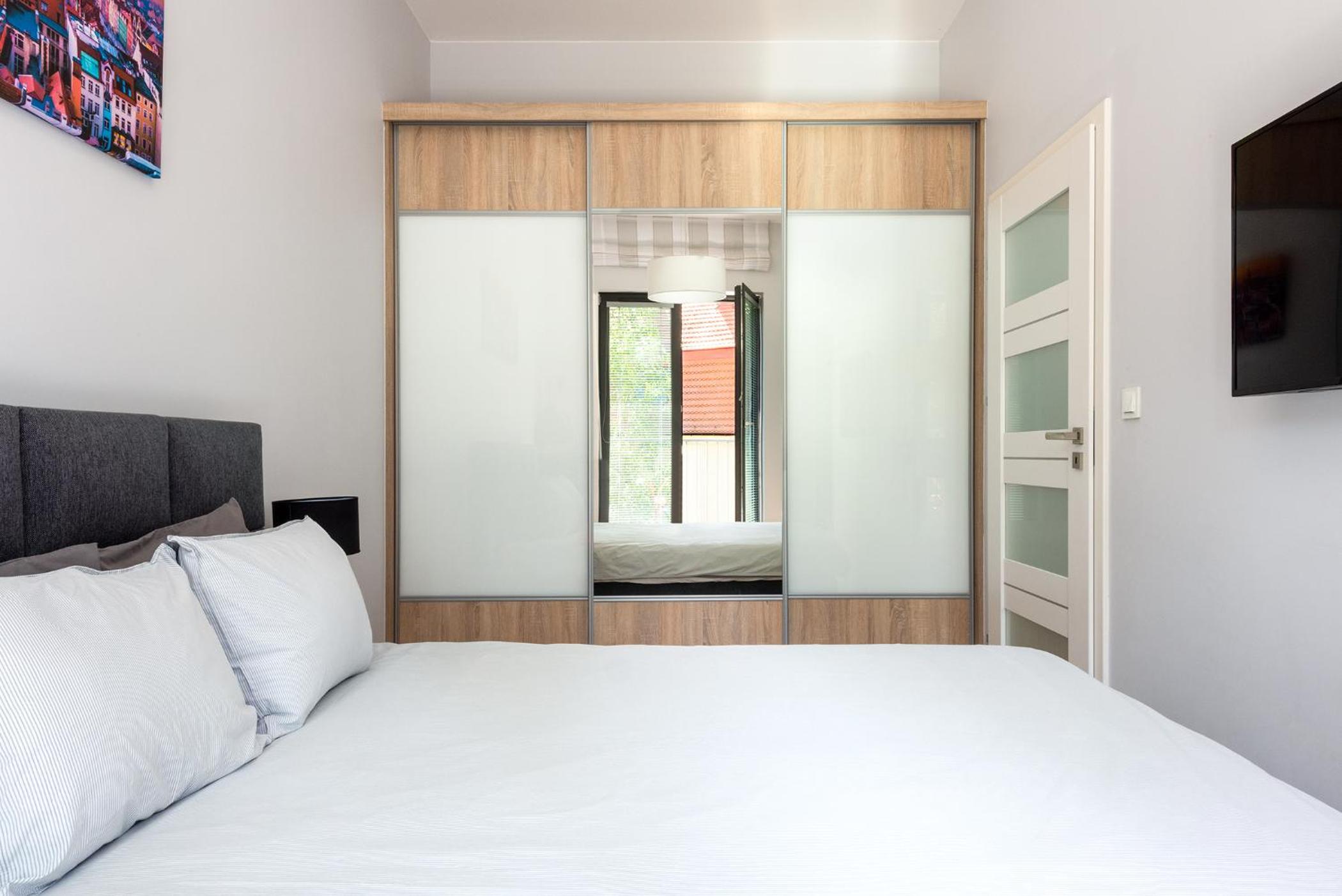 One-Bedroom Apartment with Balcony - Photo 6
