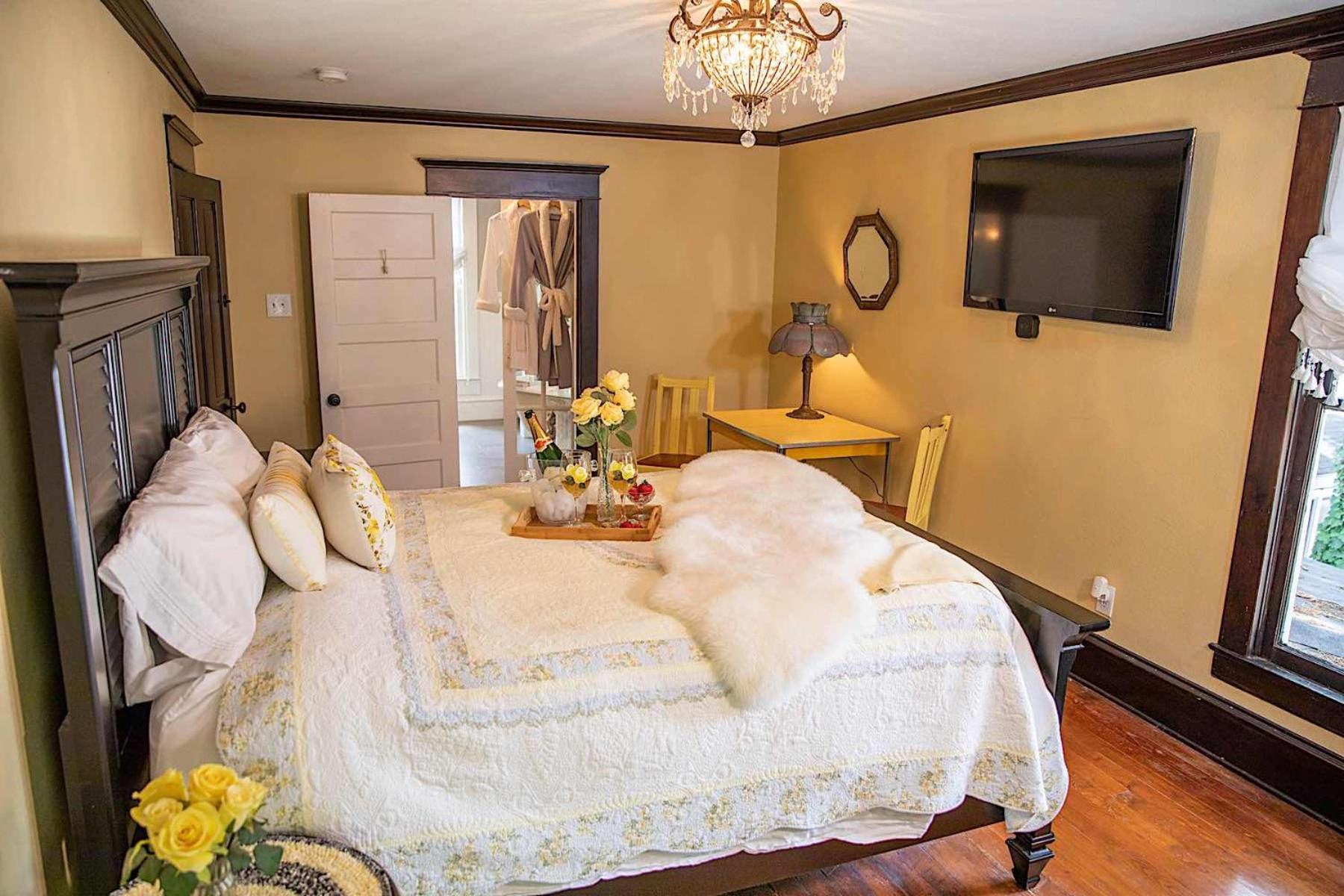 Double Room With Private Bathroom