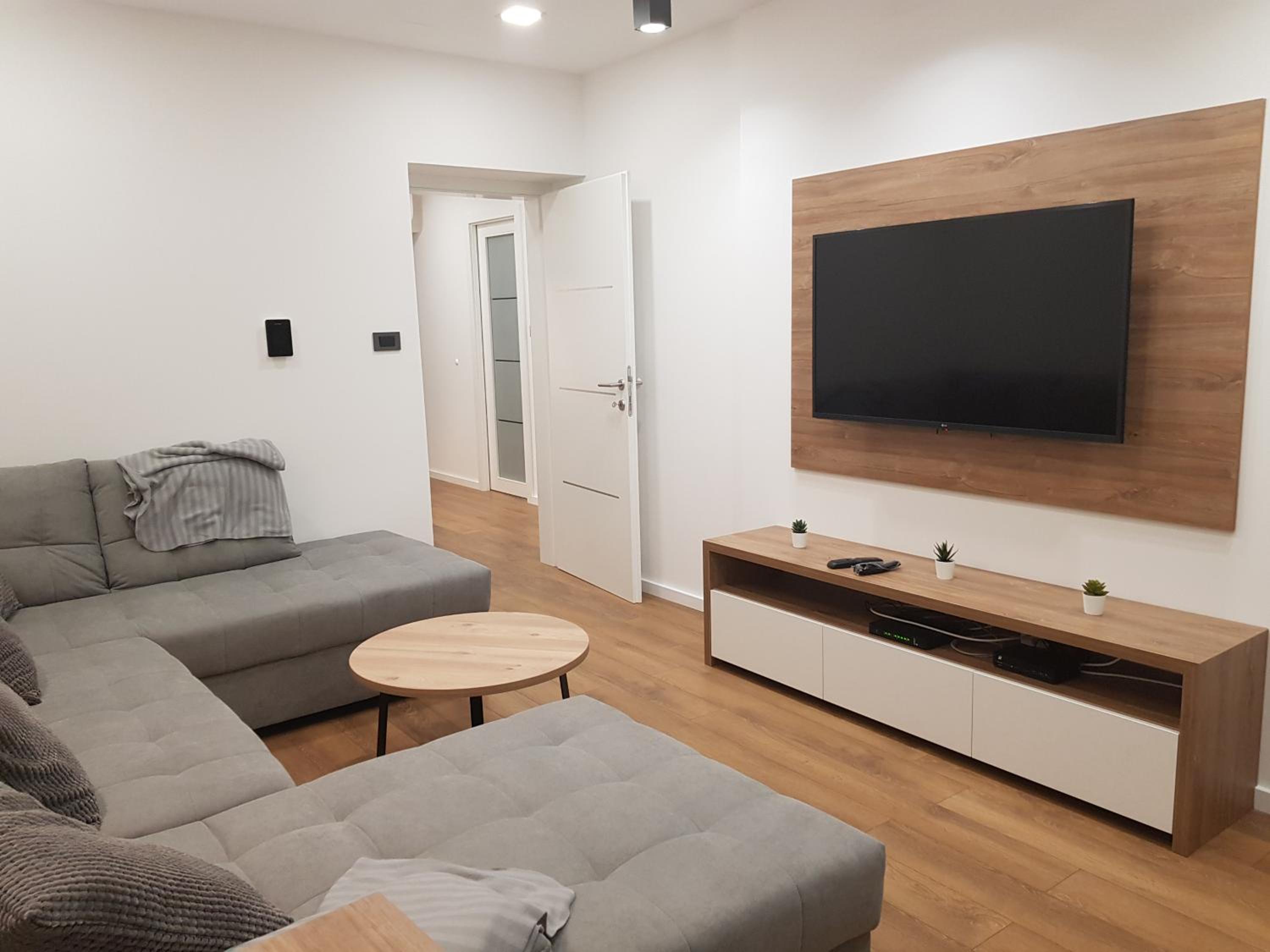 One-Bedroom Apartment - Photo 8