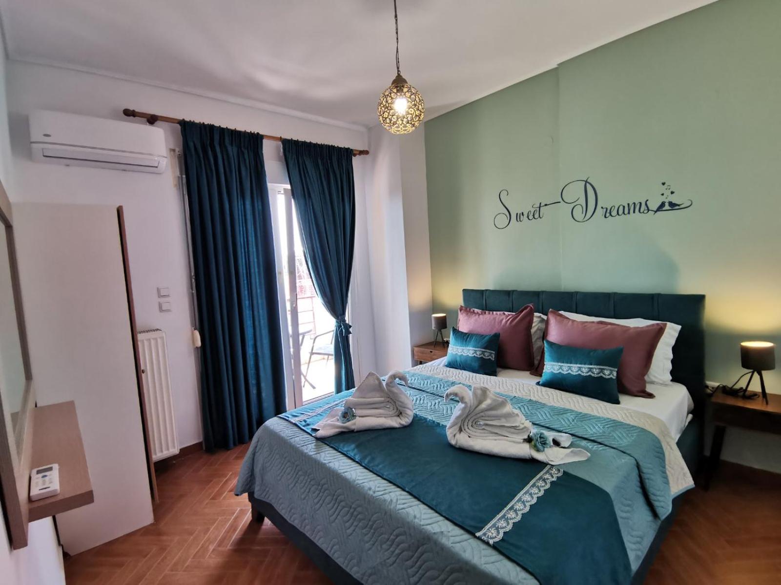 Two-Bedroom maisonette with Seaview