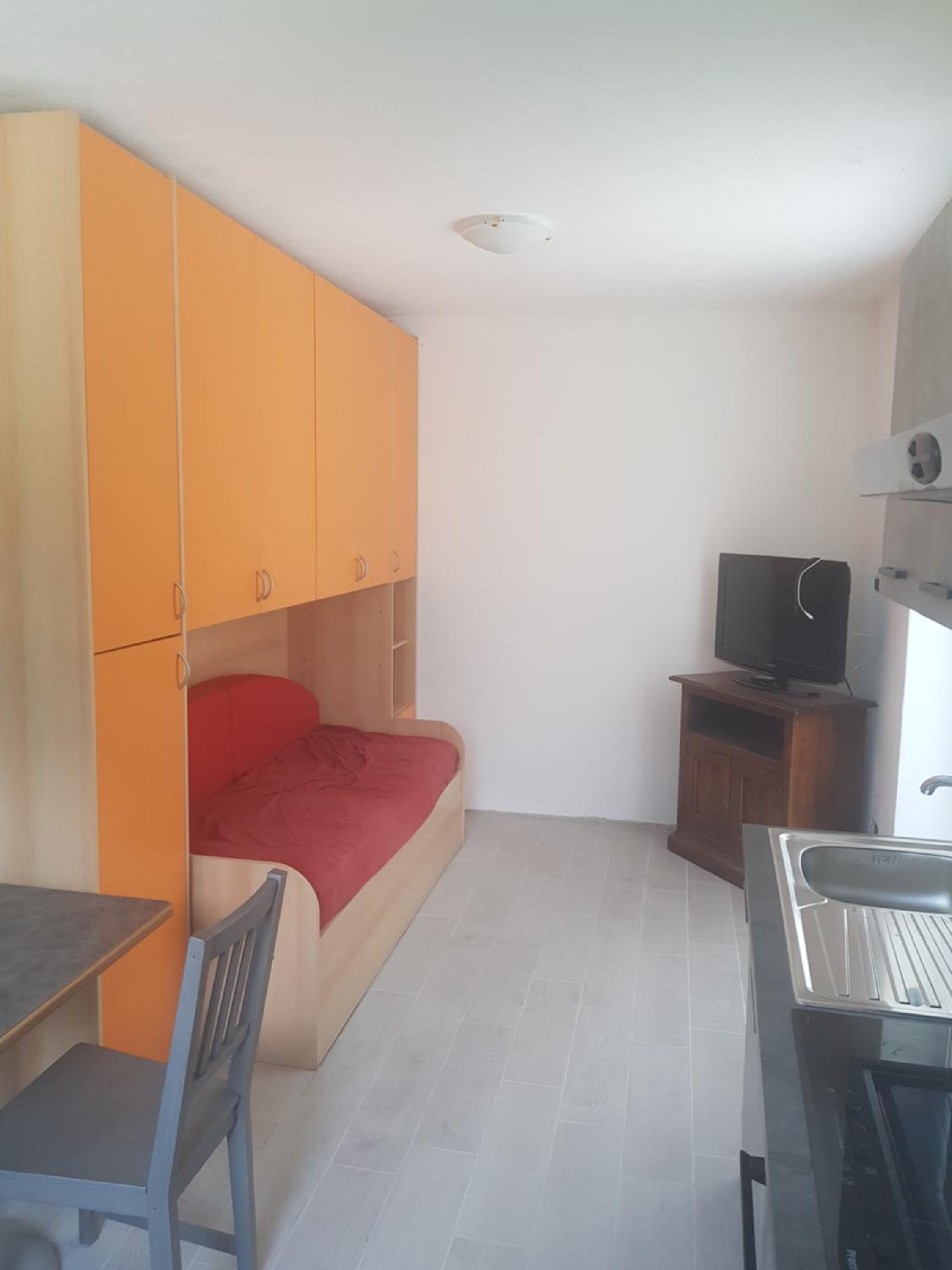 One-Bedroom Apartment - Photo 6