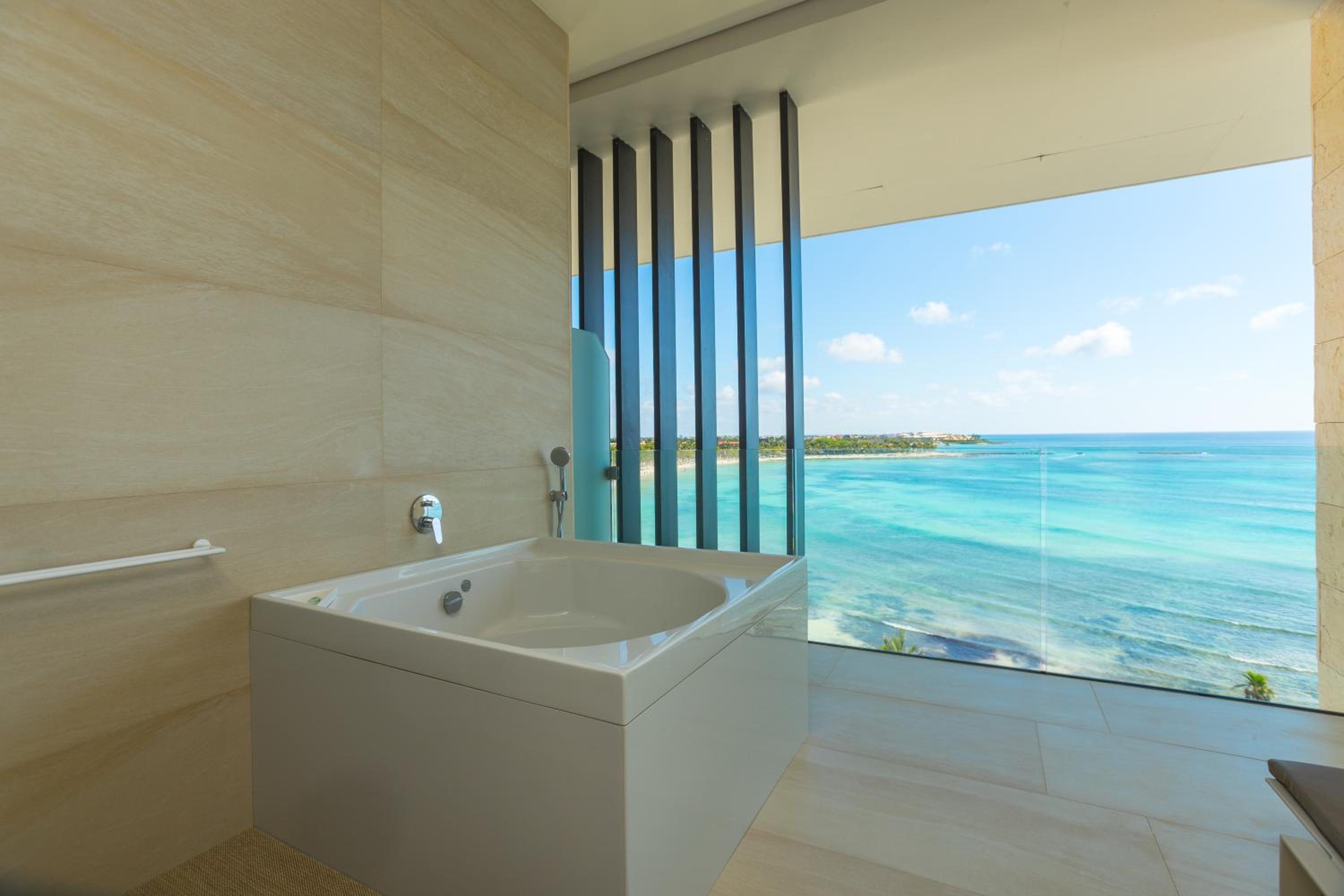 Junior Suite Ocean Front Premium Level - Photo 2