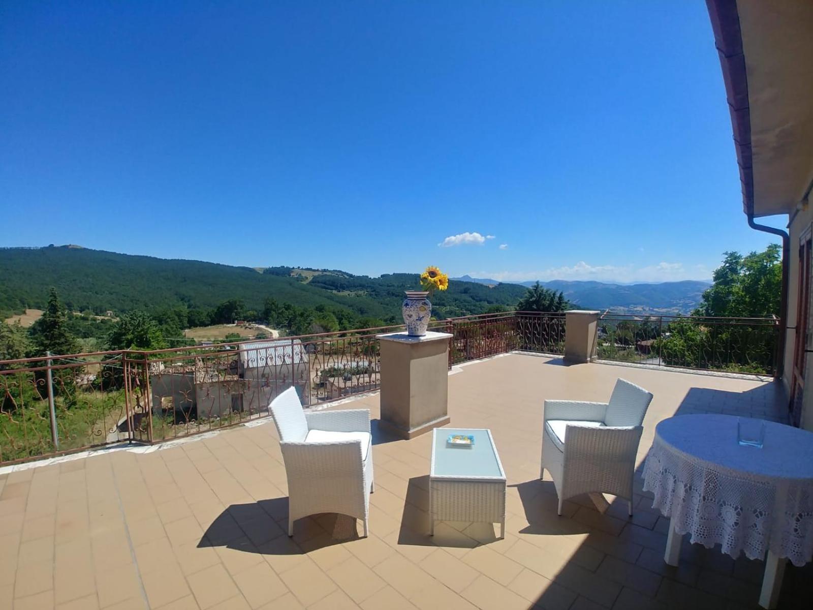 Apartment with Terrace - Photo 10