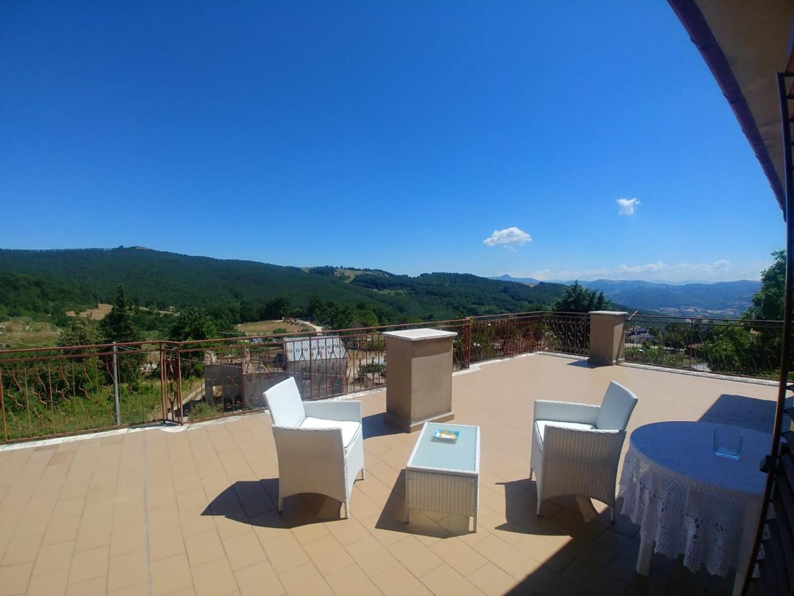 Apartment with Terrace - Photo 17
