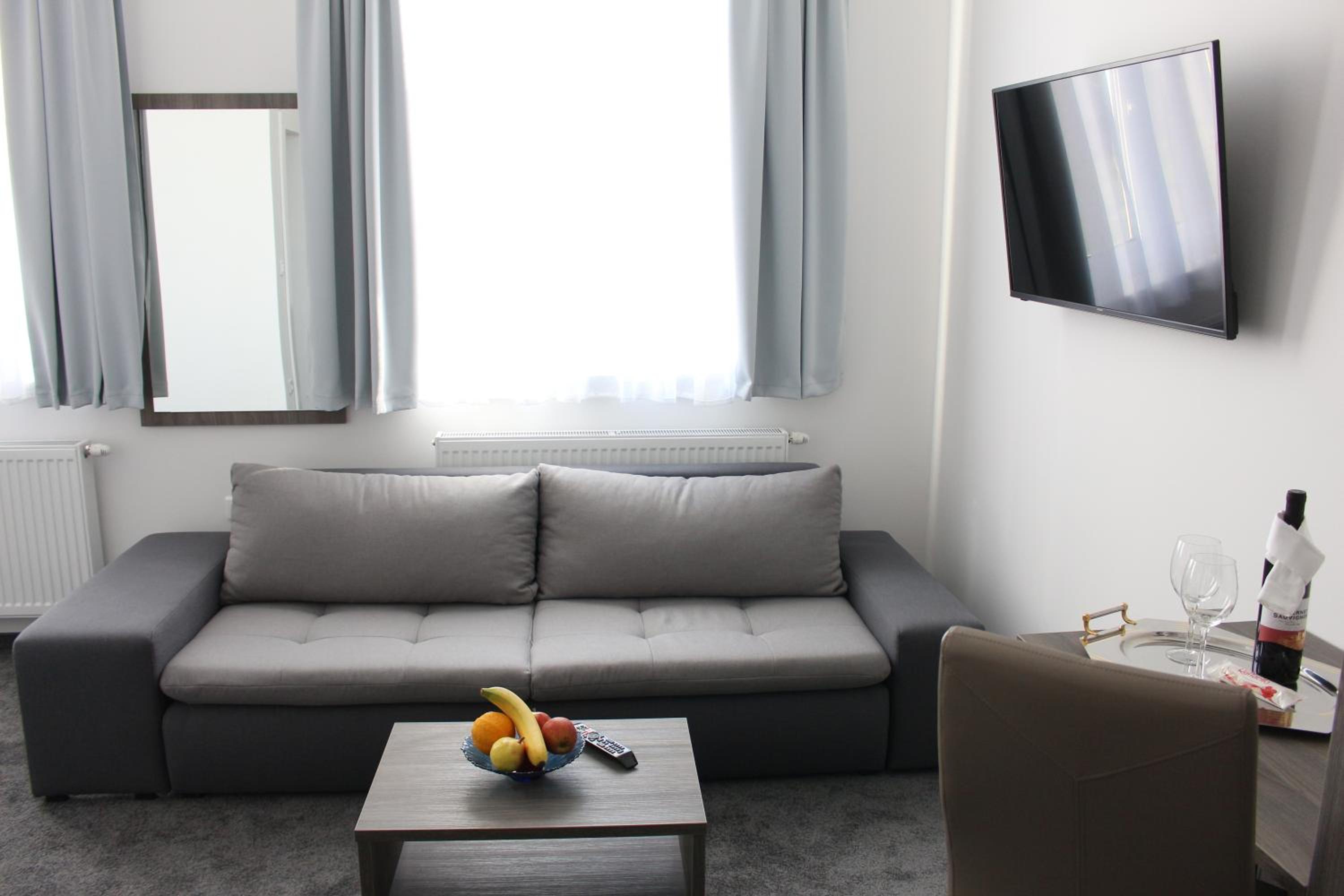 Deluxe King Room photo 3