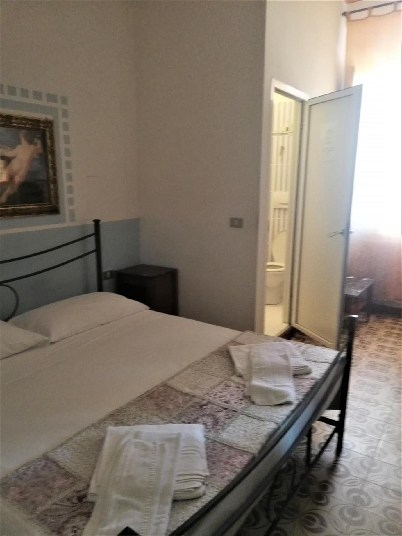 Economy Double Room photo 1