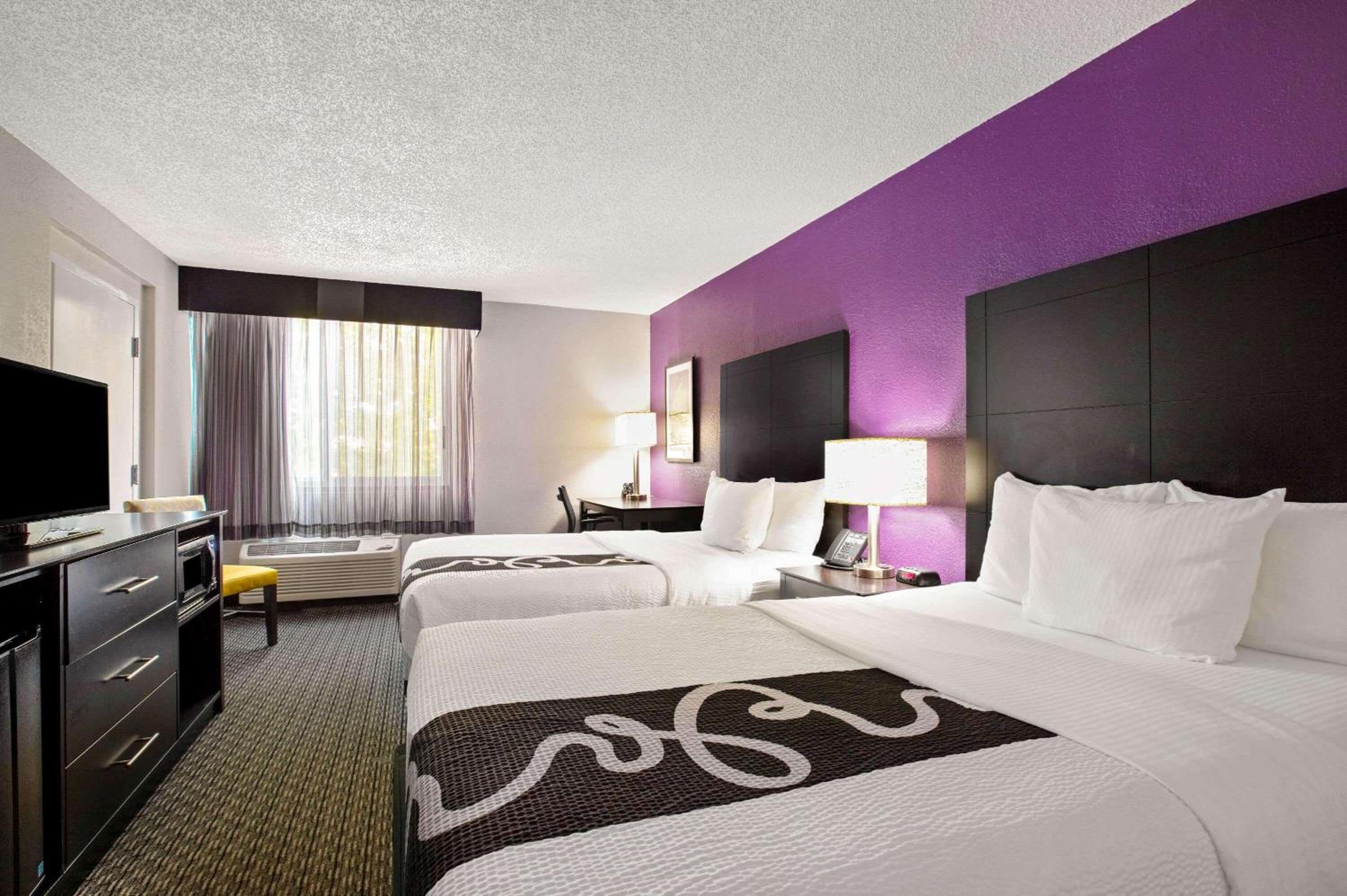 Double Room with Two Double Beds - Photo 2