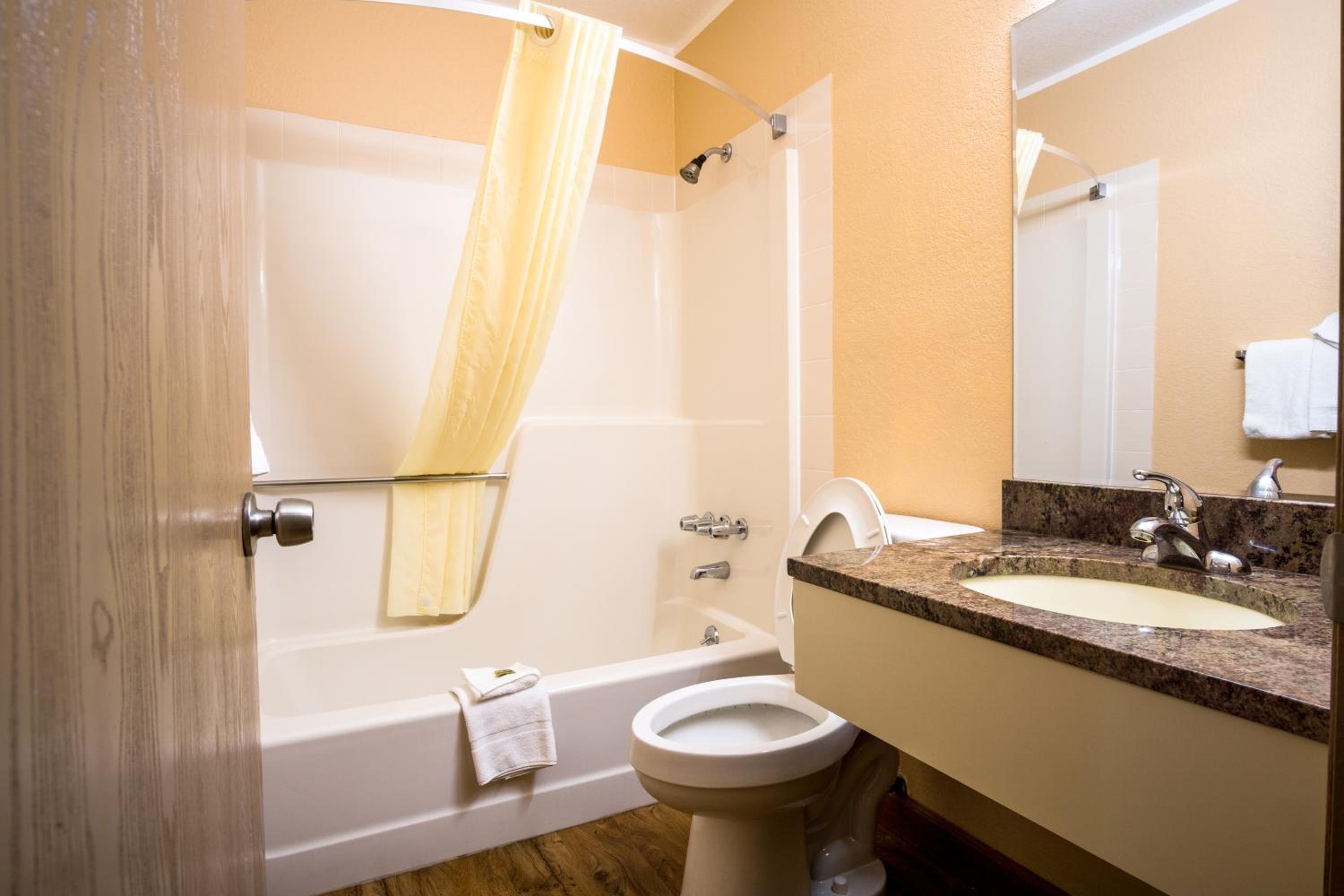 Deluxe Triple Room photo 2