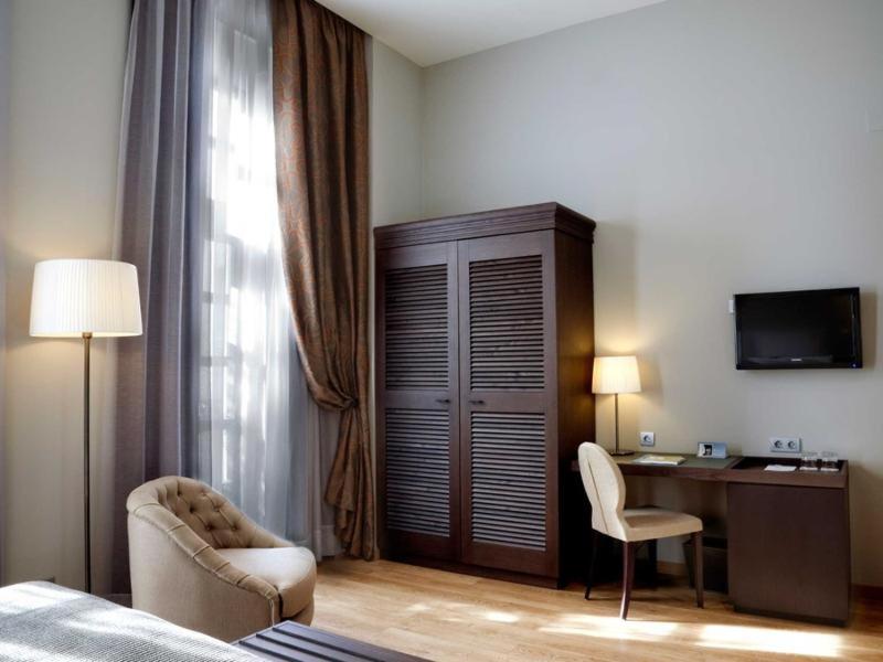 Double Room with views - Photo 3