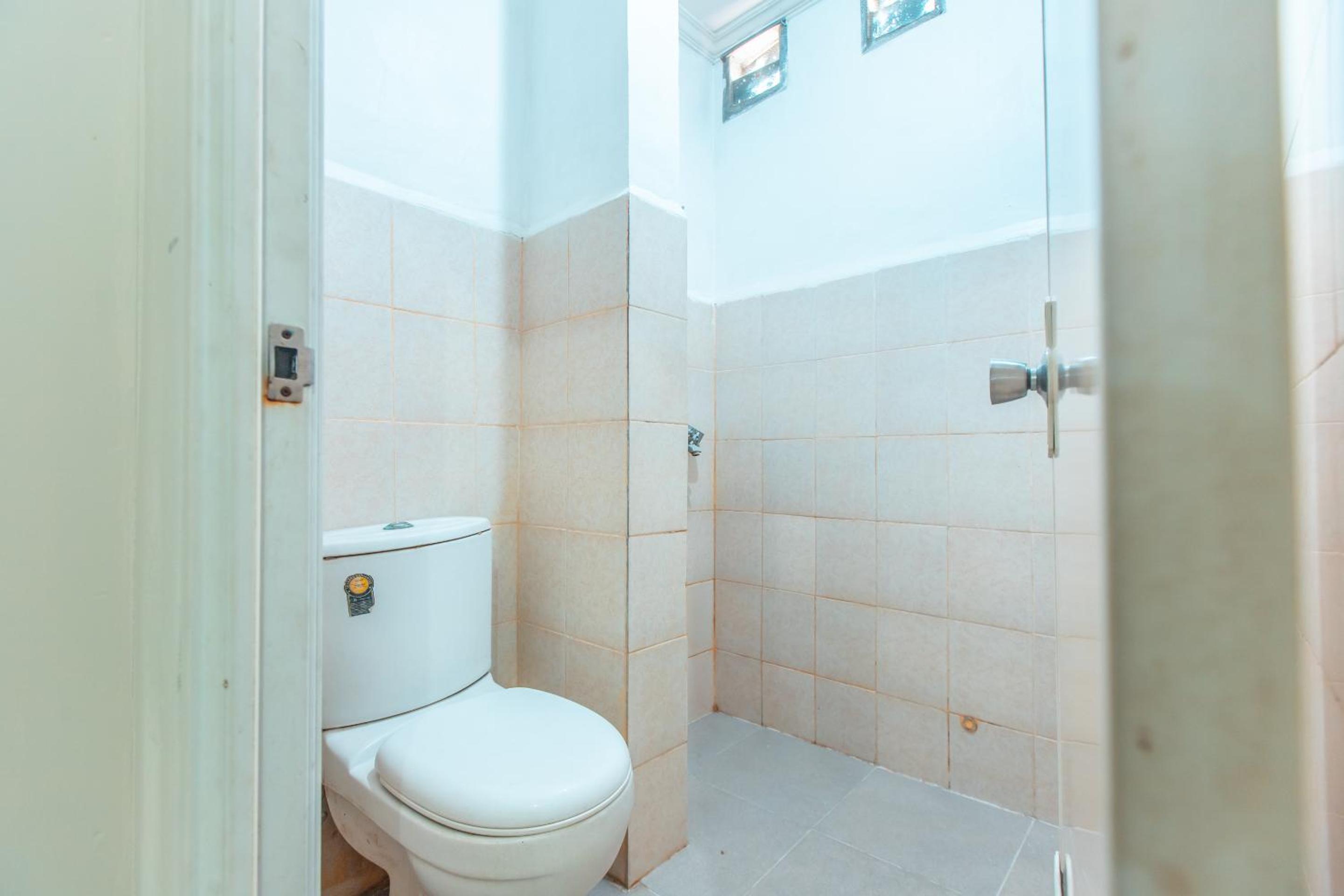 Budget Double Room - Photo 6