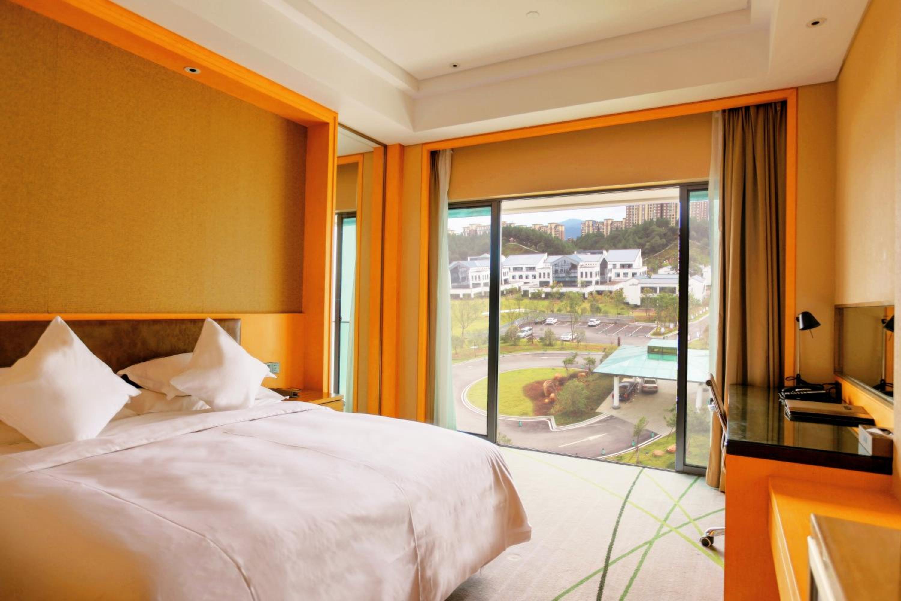 Deluxe Double Room with Balcony photo 1