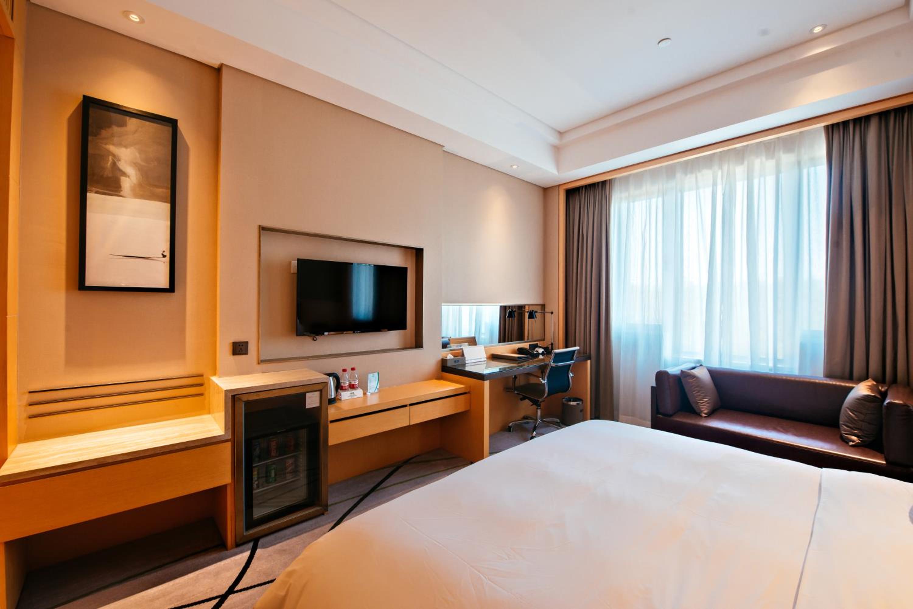 Deluxe Double Room with Balcony photo 2