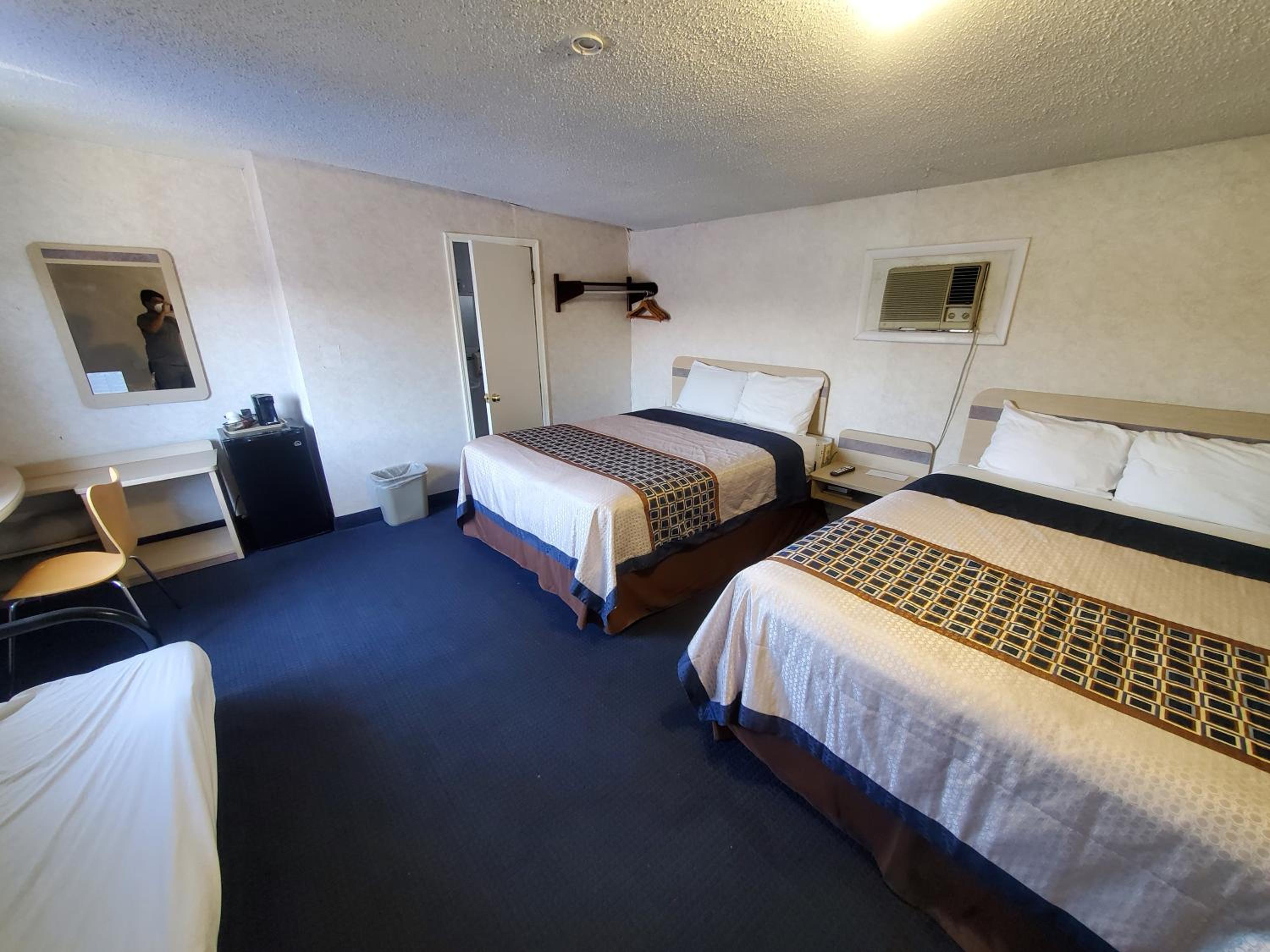 Quadruple Room - Photo 6