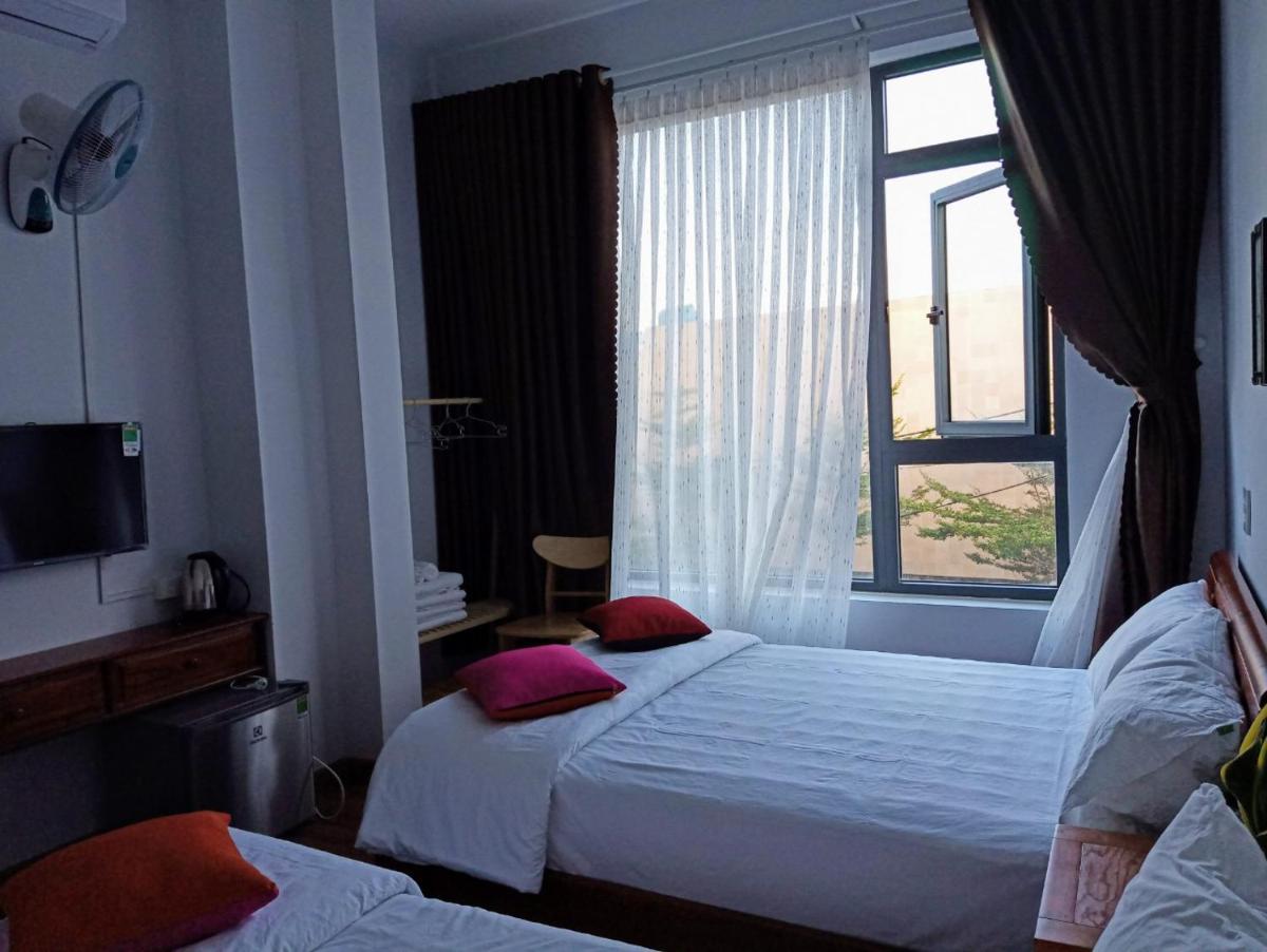Queen Room with Two Queen Beds photo 1
