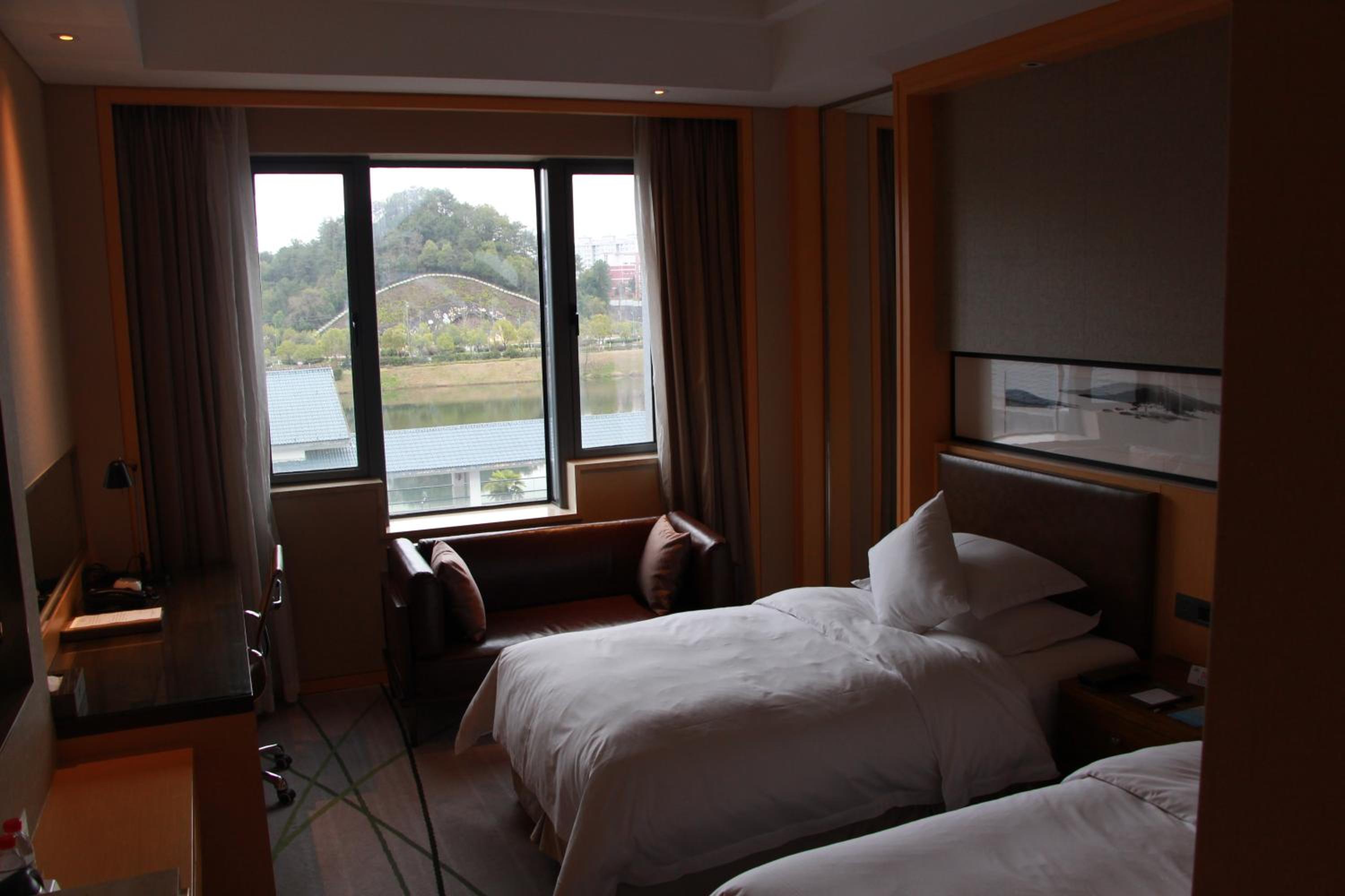 Twin Room with Lake View photo 2