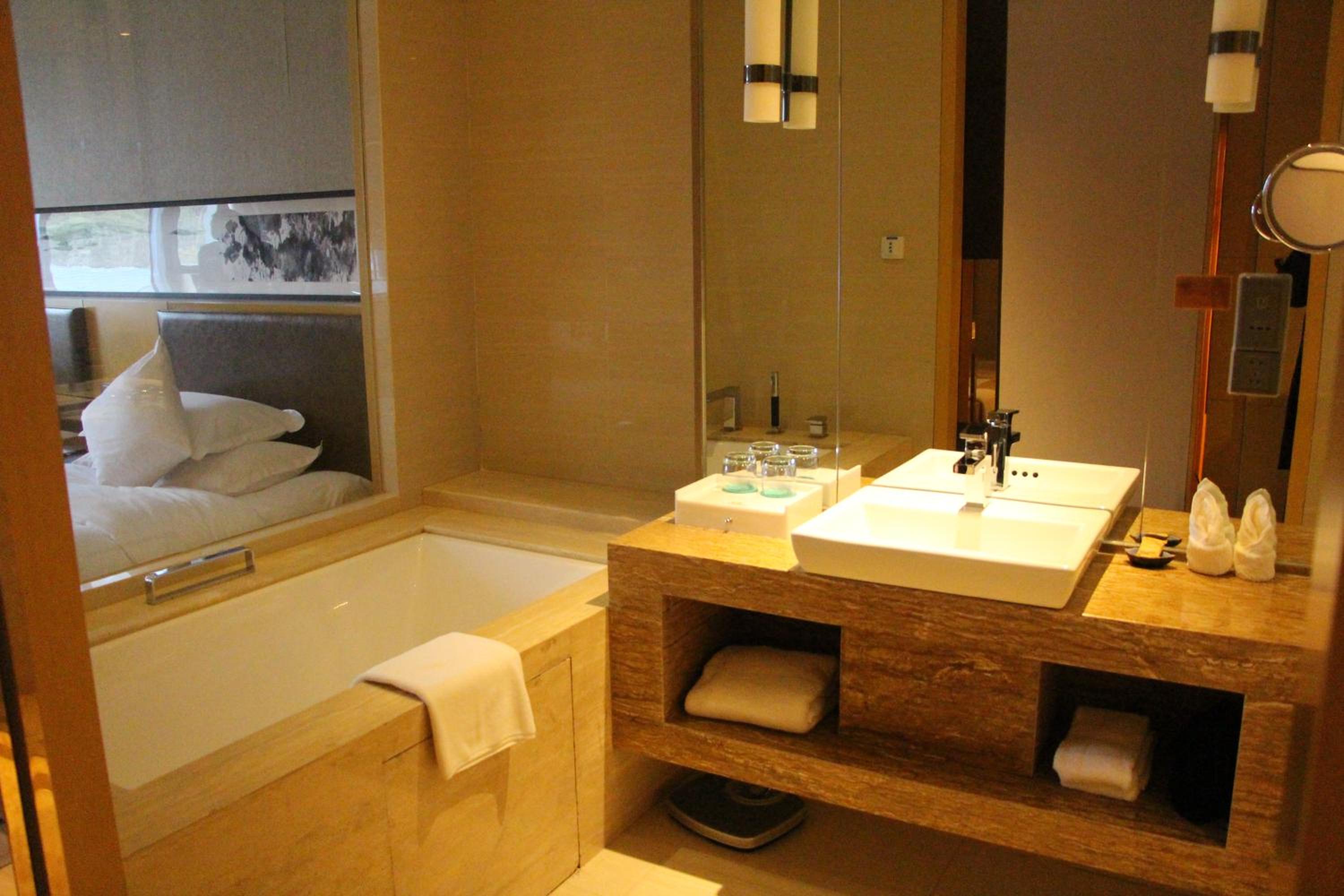 Twin Room with Lake View photo 3