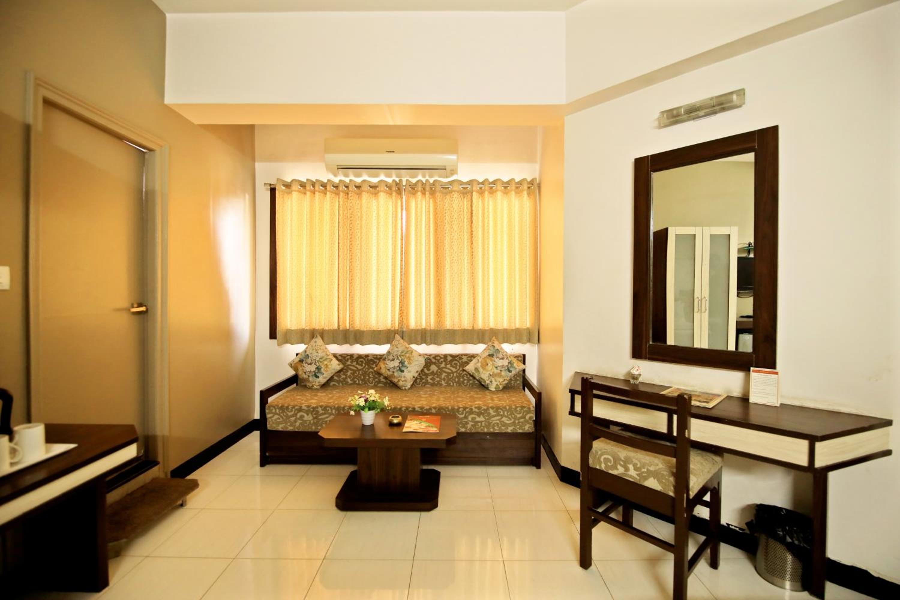 Deluxe Double or Twin Room - Photo 11