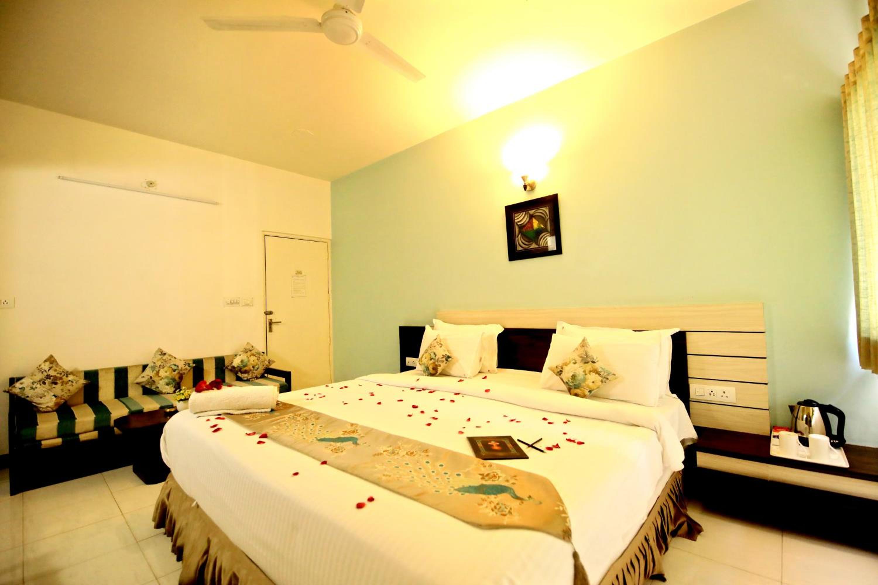 Deluxe Double or Twin Room - Photo 10