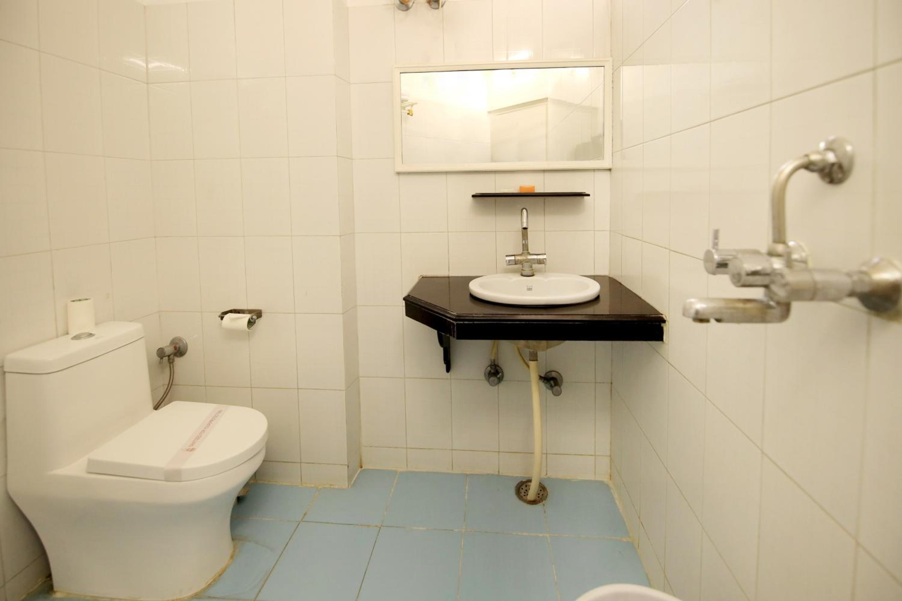 Deluxe Double or Twin Room - Photo 7