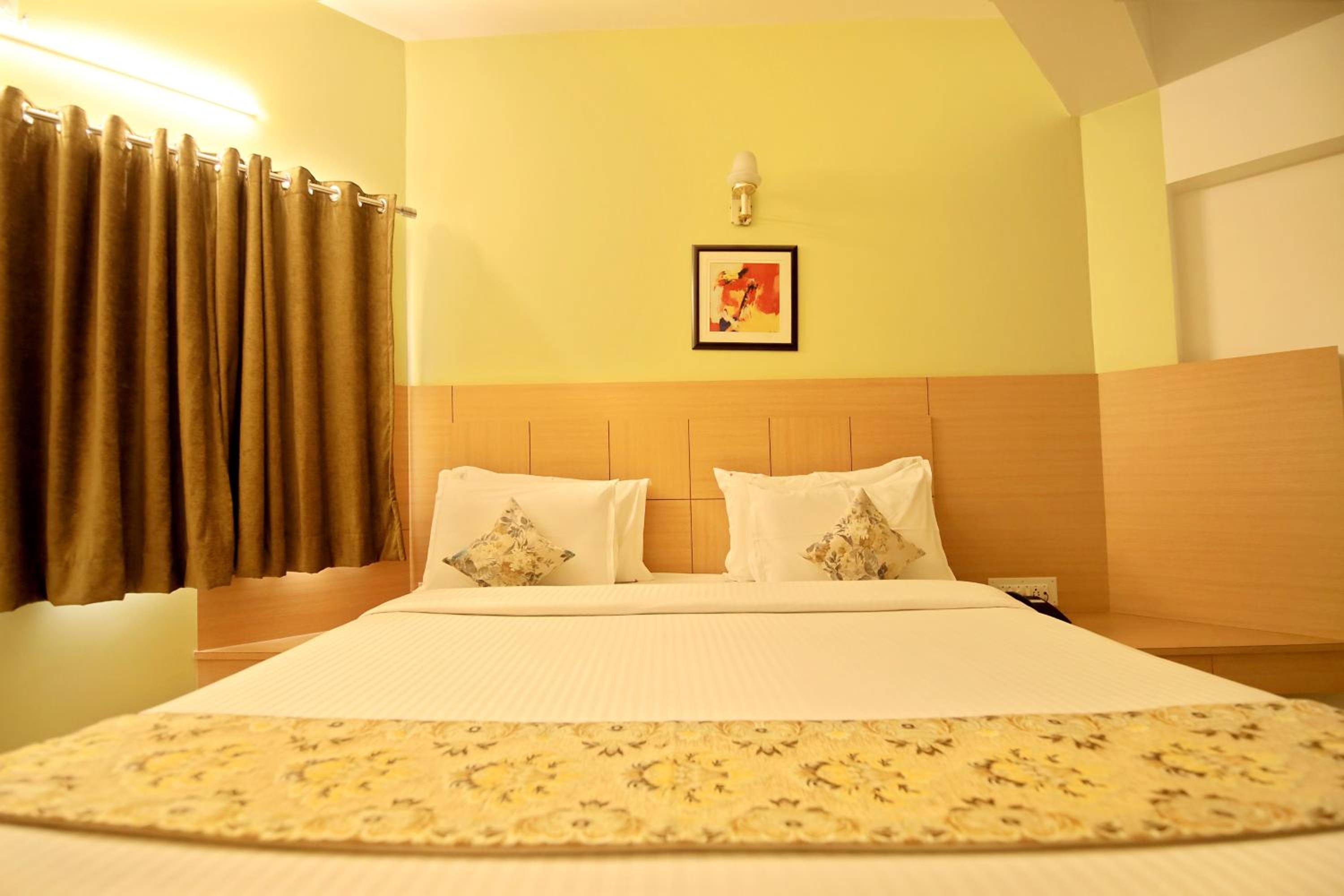 Deluxe Double or Twin Room - Photo 9