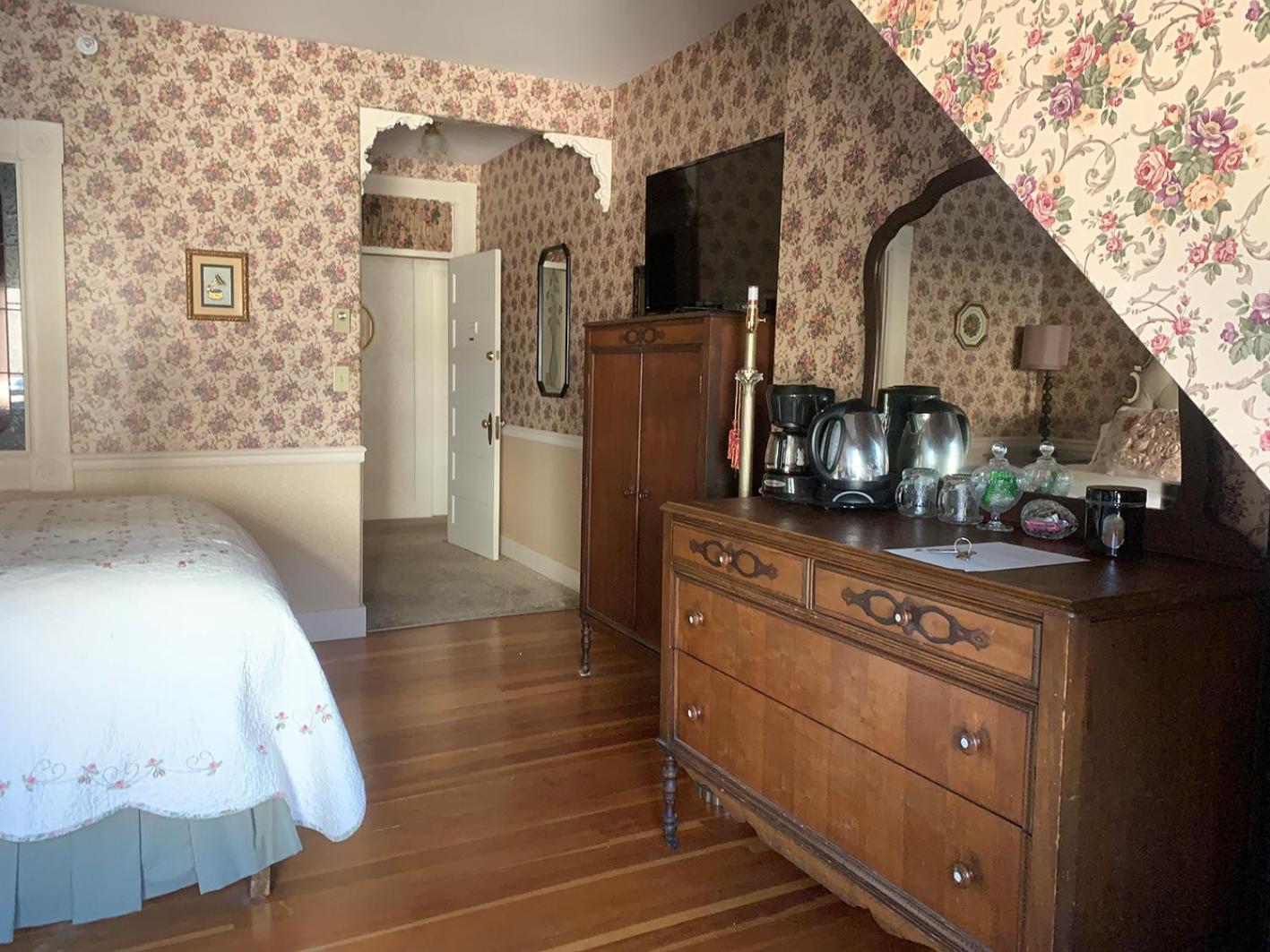 Queen Room with Spa Bath - Photo 3