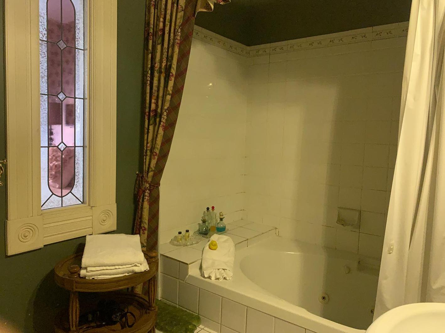 Queen Room with Spa Bath - Photo 2