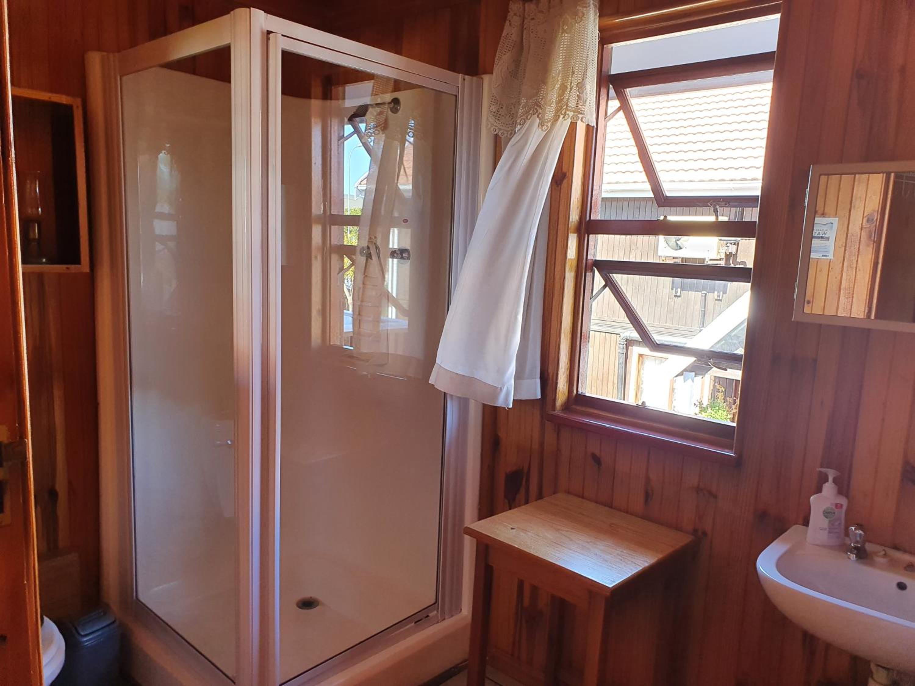 Budget Double Room - Photo 6