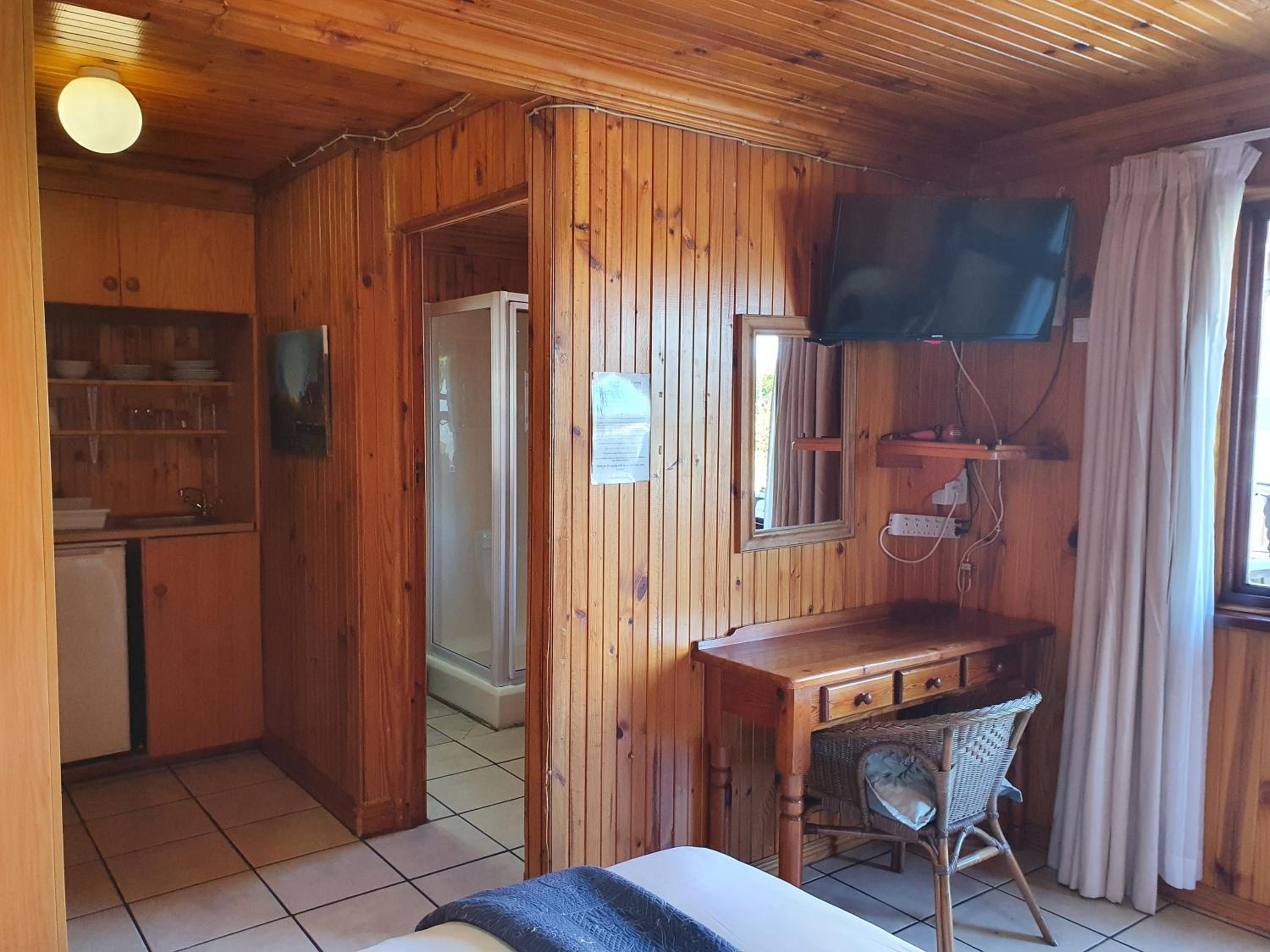 Budget Double Room - Photo 8