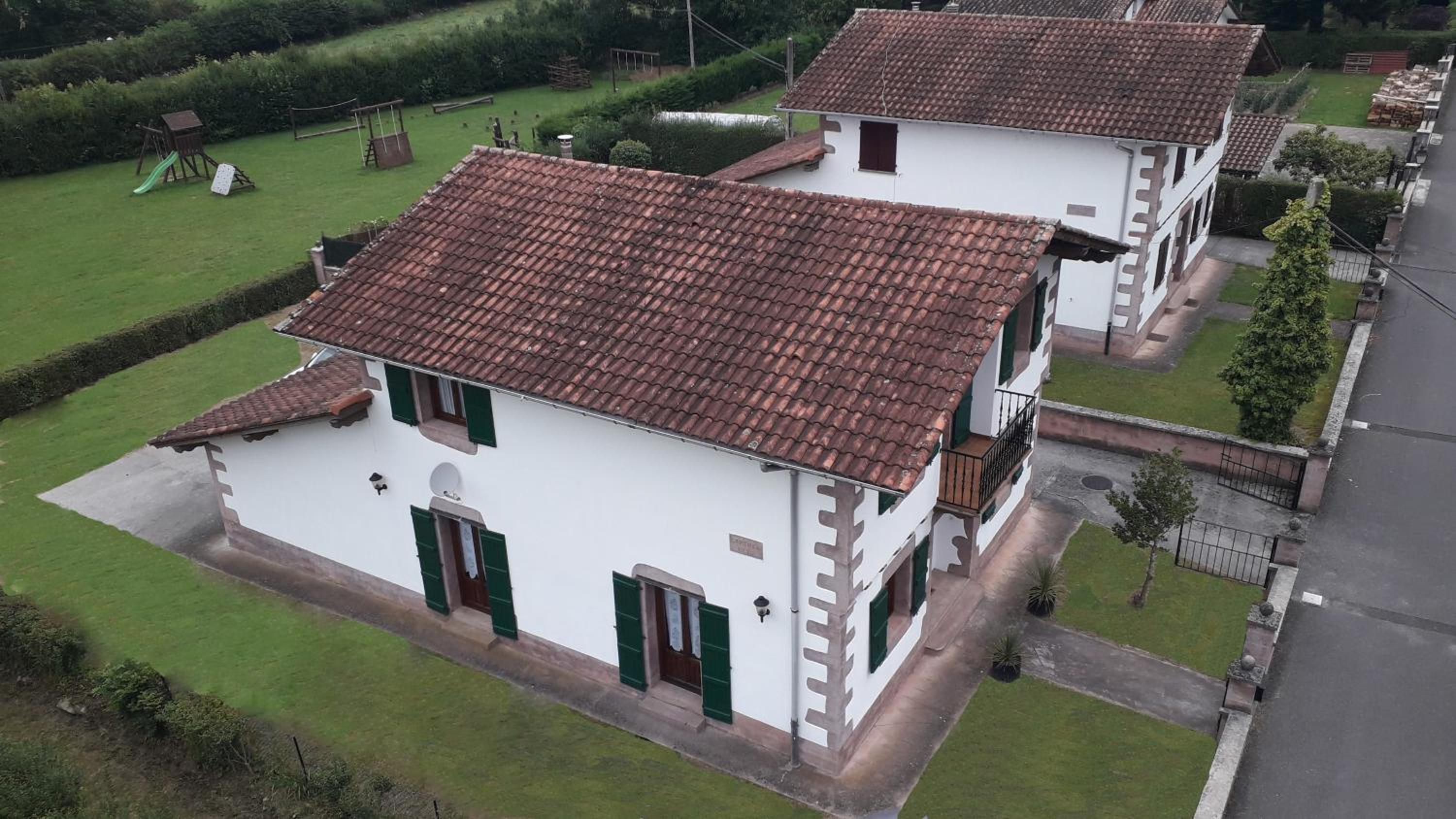 Four-Bedroom House photo 3