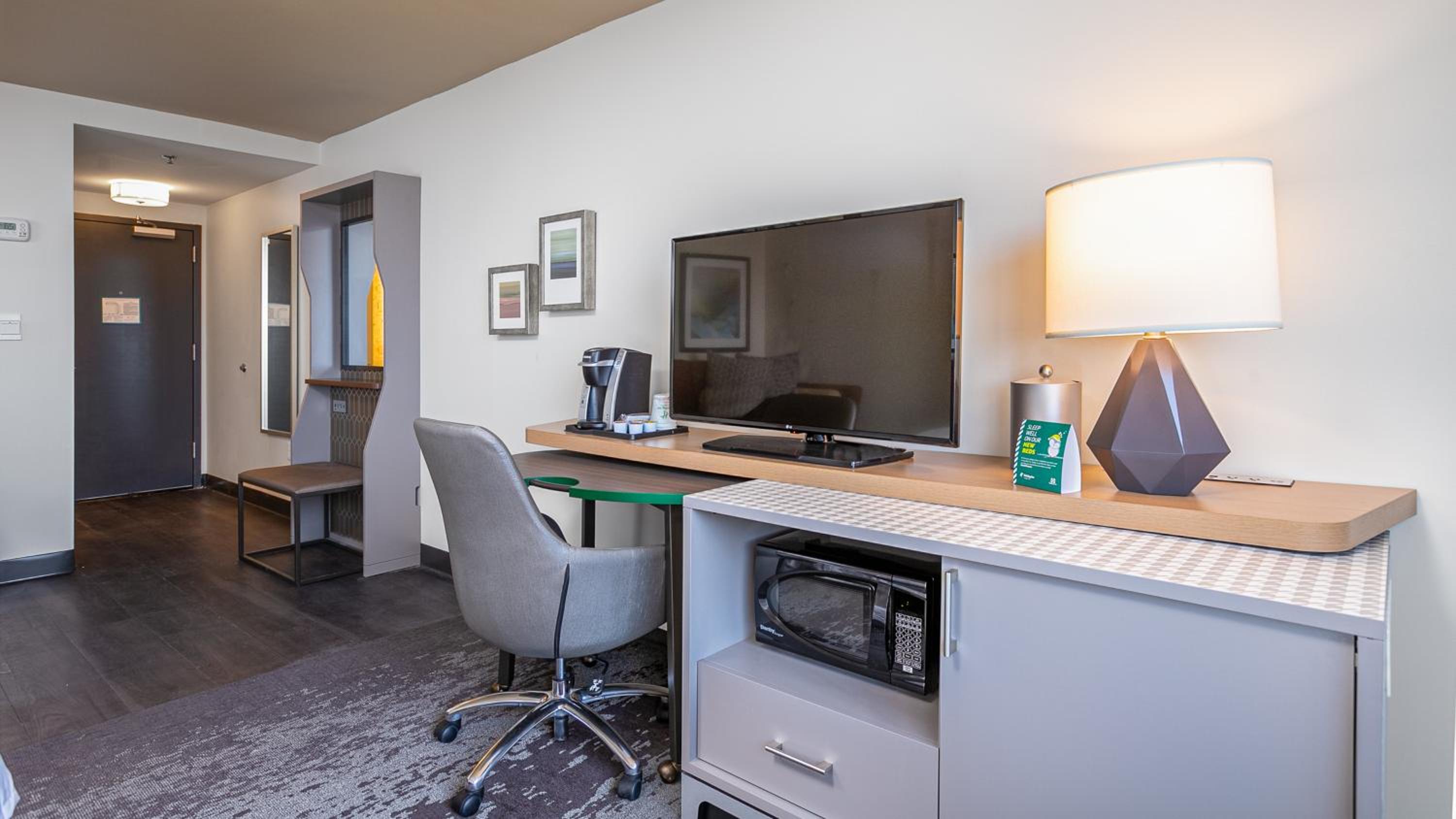 Standard King Room - Photo 4