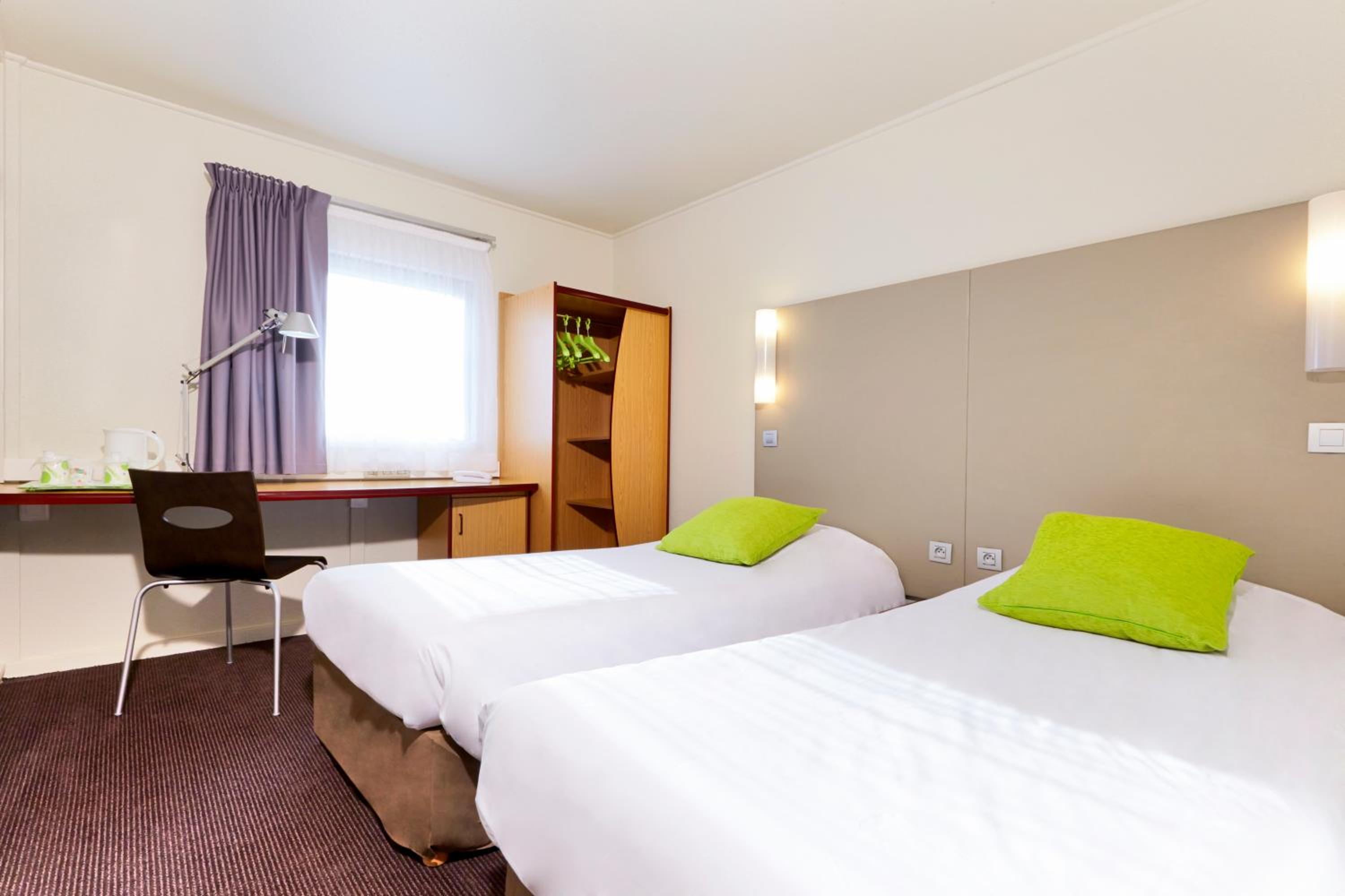 Standard Queen Room with One Queen Bed, One Sofa Bed and One Bunk Bed photo 1