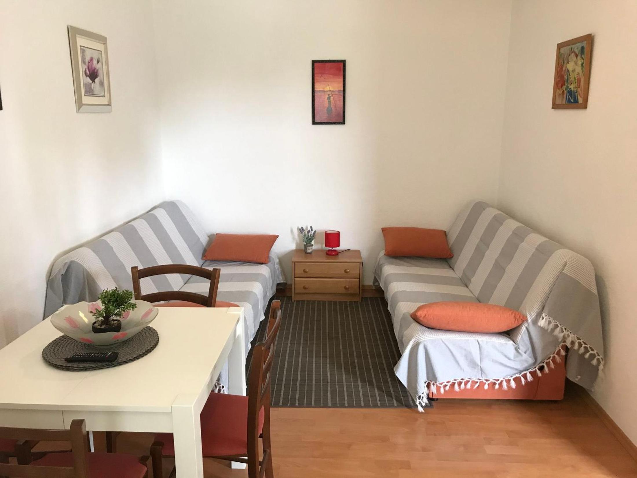 One-Bedroom Apartment photo 1